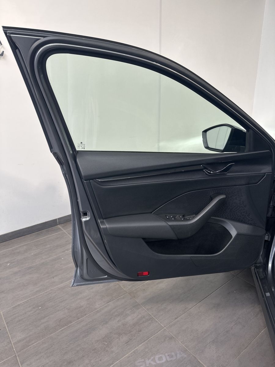 Fahrzeugabbildung SKODA Octavia 2.0 TDI DSG Sportline DSG NAV+LED+ACC+HU