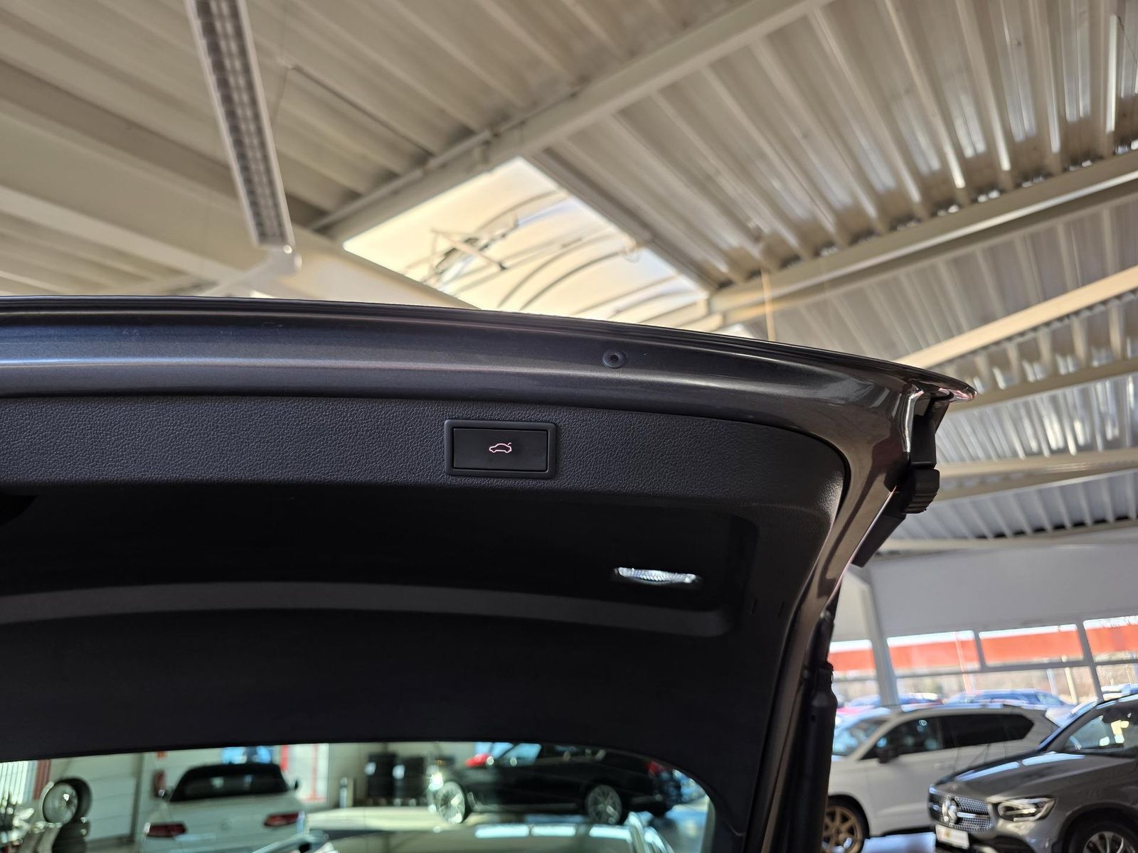 Fahrzeugabbildung SKODA Superb Combi 4x4/200 PS/Navi/LED/Keyless/Ahk