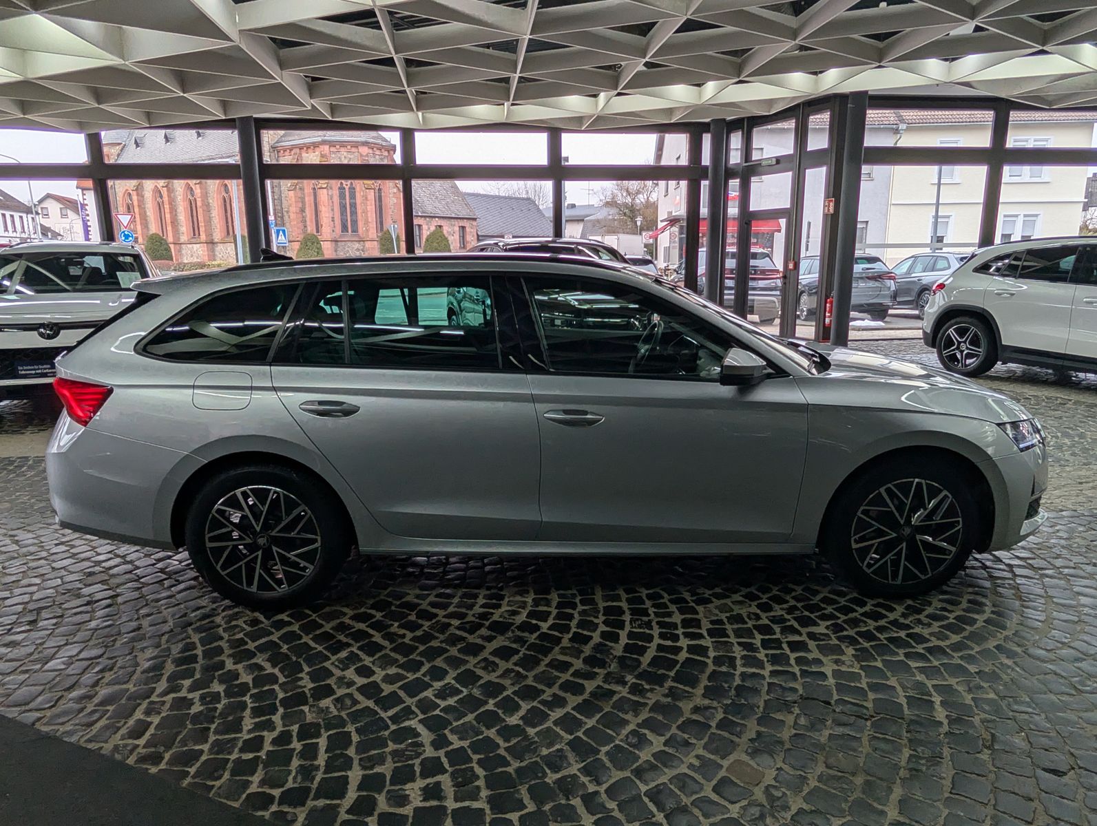 Fahrzeugabbildung SKODA Octavia 1.5 TSI mHEV Style ACC AHK 5J.-Garantie