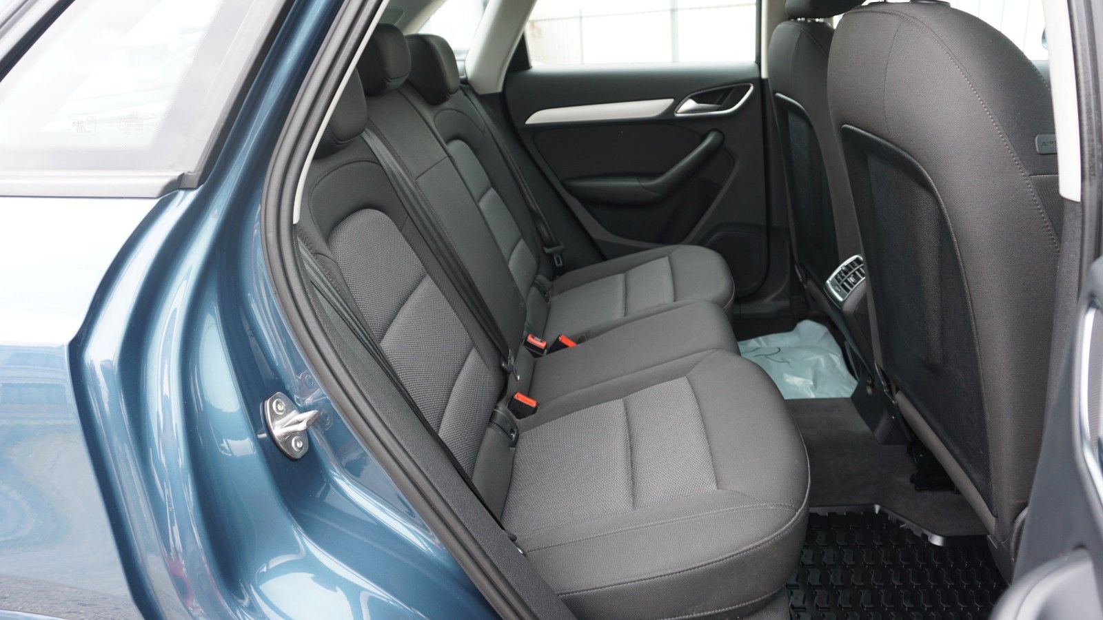 Fahrzeugabbildung Audi Q3 S Line, Navi, LED, AHK, Keyless, Start & Stop