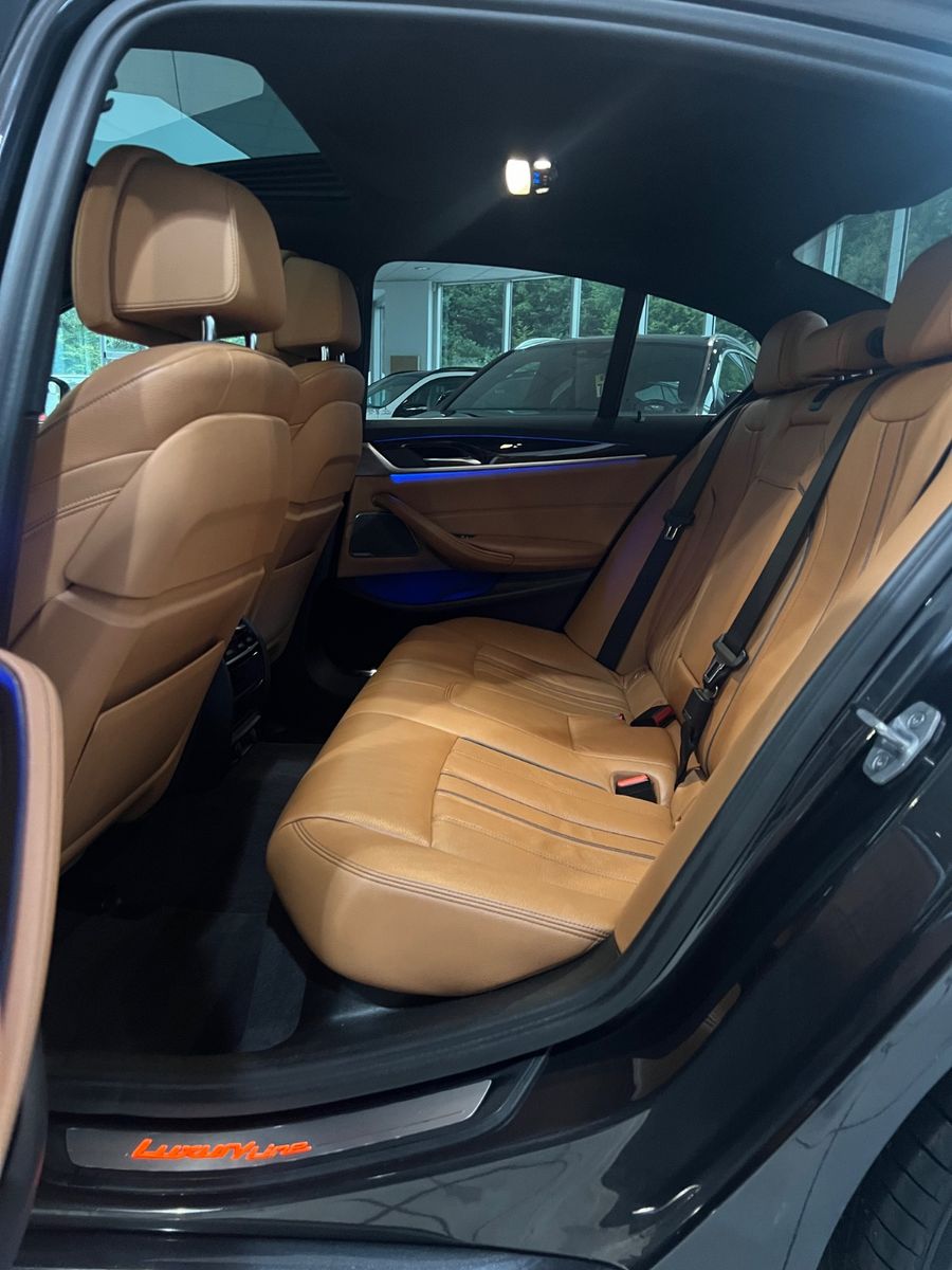 Fahrzeugabbildung BMW 530 d Lim. Luxury Line M Sport optik