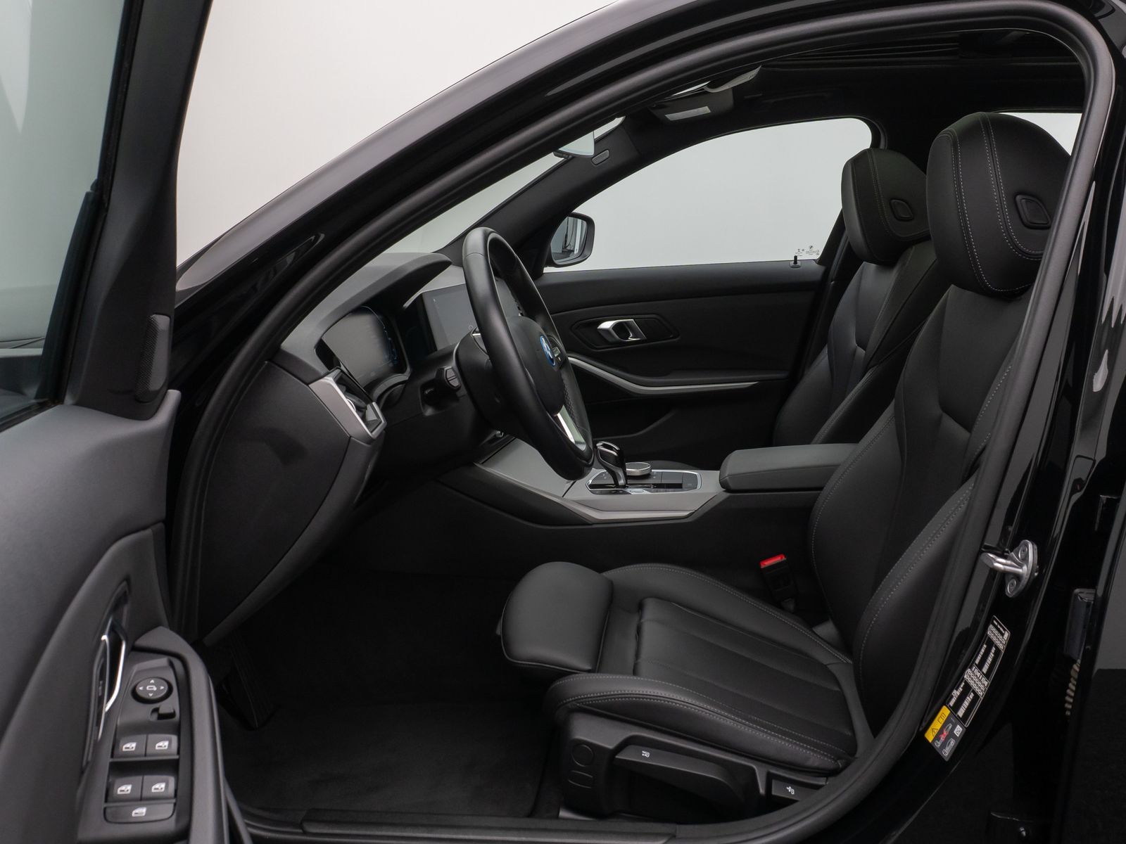 Fahrzeugabbildung BMW 320e xD Panorama Kamera DAB HiFi Alarm Sport LED