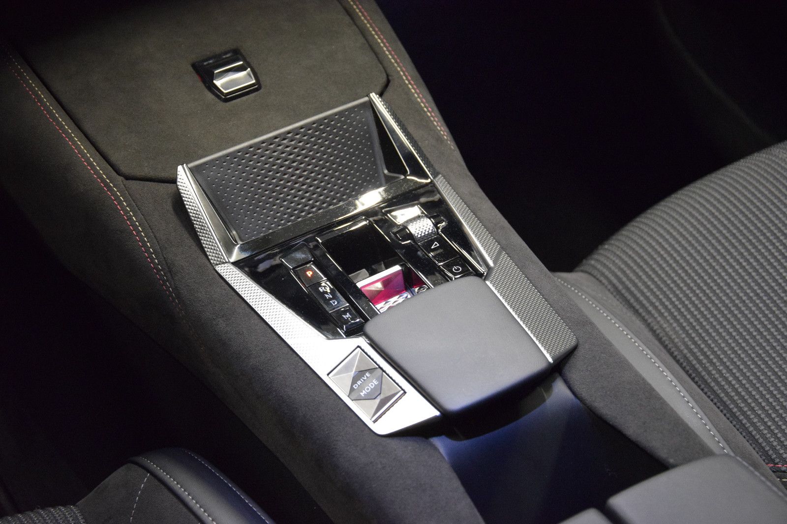 Fahrzeugabbildung DS Automobiles DS4 Performance Line Kamera Sitzheizung