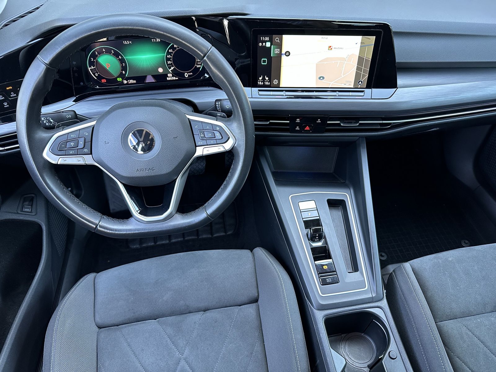 Fahrzeugabbildung Volkswagen Golf Variant 1.5 eTSI DSG Style NAV+MATRIX+VCOCK
