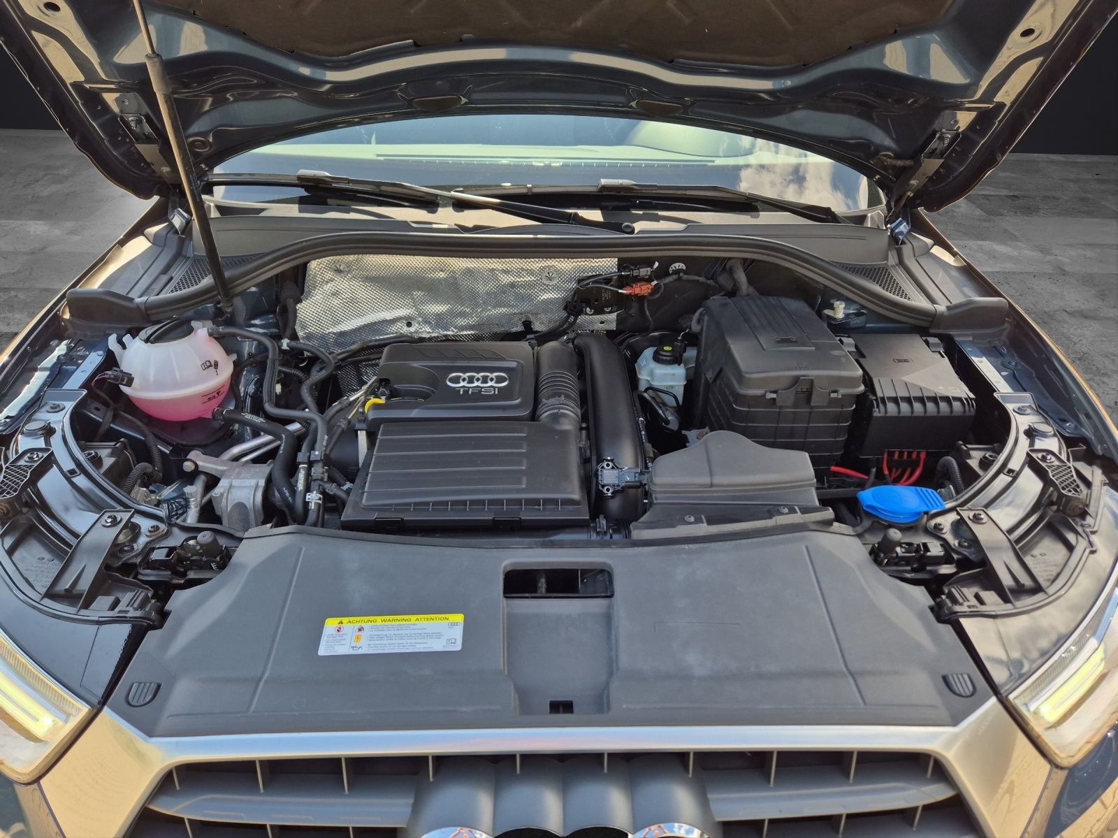 Fahrzeugabbildung Audi Q3 1.4 TFSI Sport AZV, Navi, Xenon