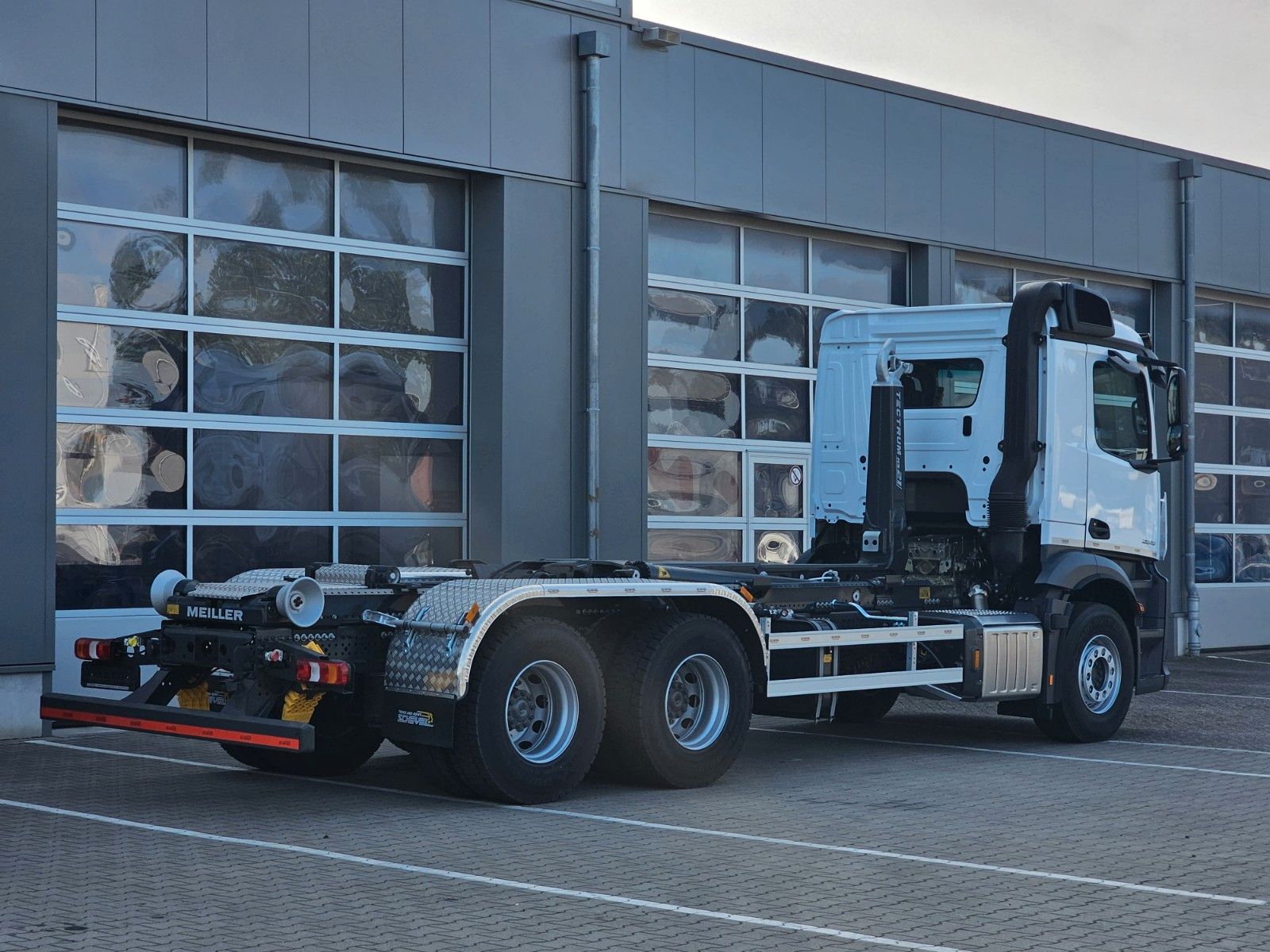 Fahrzeugabbildung Mercedes-Benz Actros 2645 Abrollkipper MEILLER RS 21.70 / 6x4