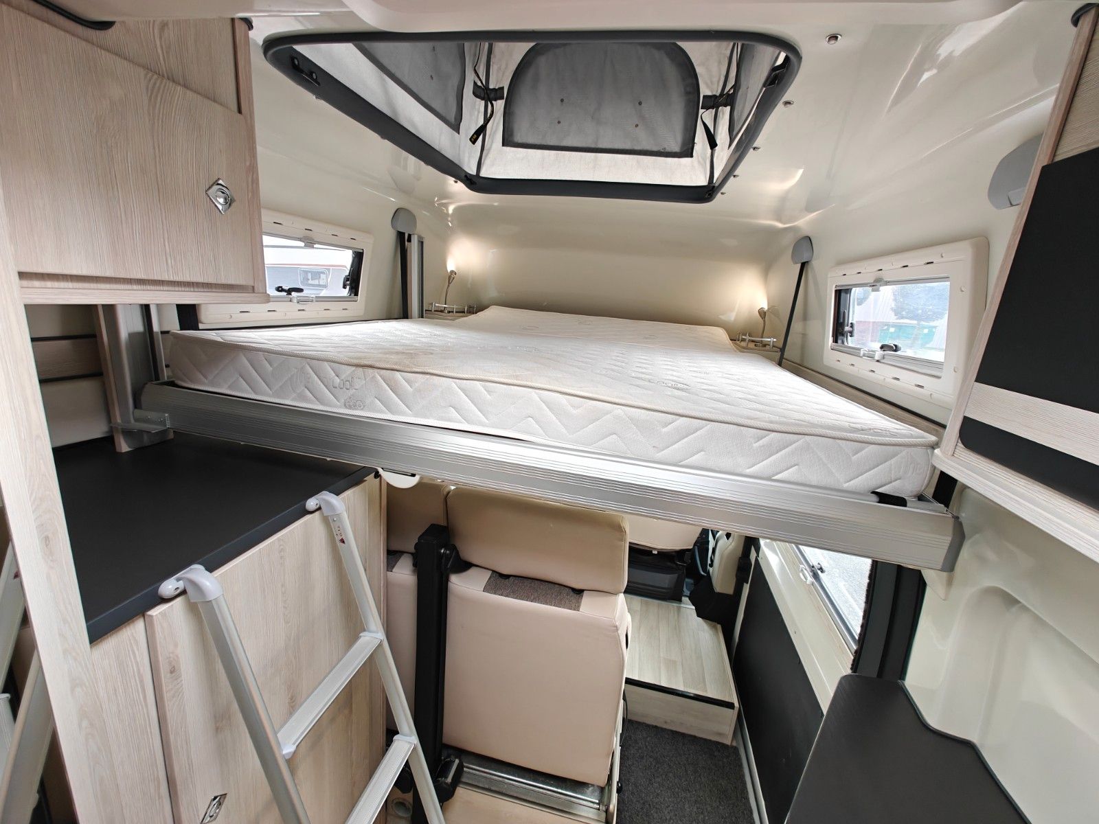 Fahrzeugabbildung Karmann Dexter 550 - Hubdach, Autom., Markise, Lithium -