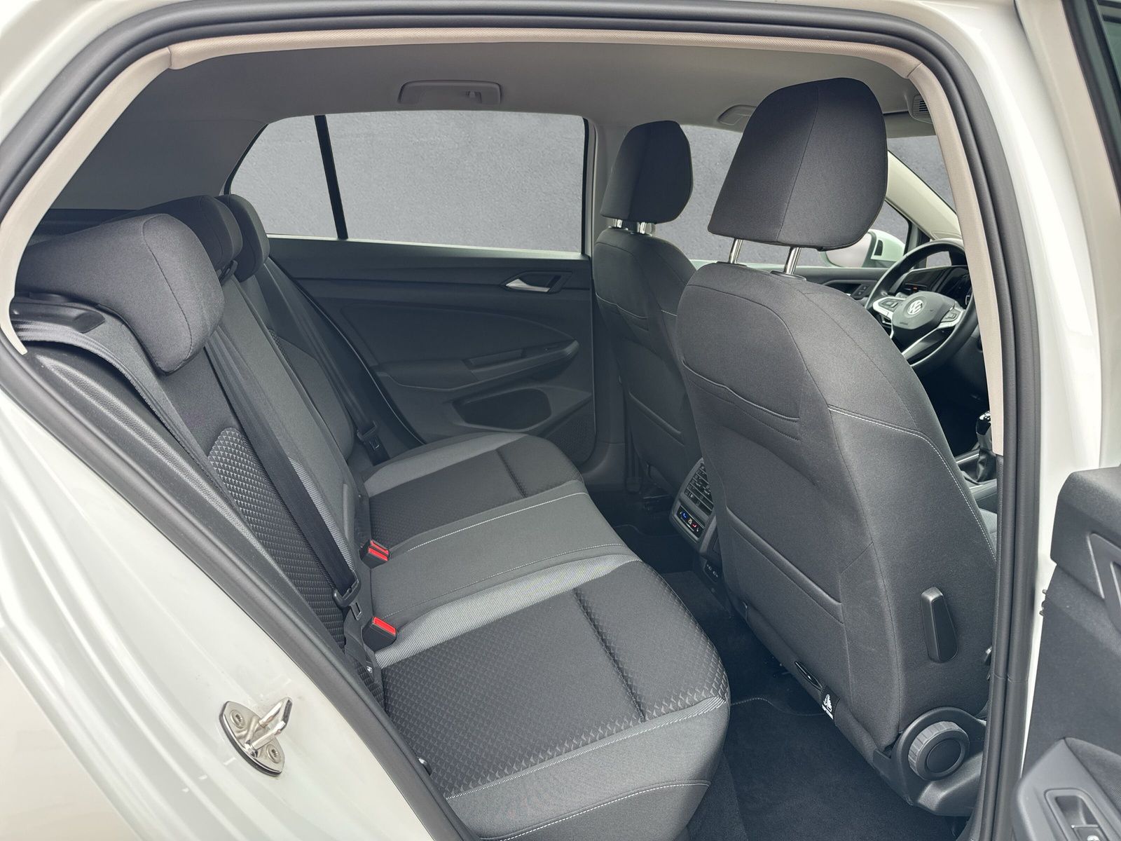 Fahrzeugabbildung Volkswagen Golf 1.5 TSI ACC AppConnect Standhzg.