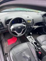Hyundai Elantra Touring 2.0 Automatik. - Hyundai Elantra mit Benzin-Antrieb: Automatik