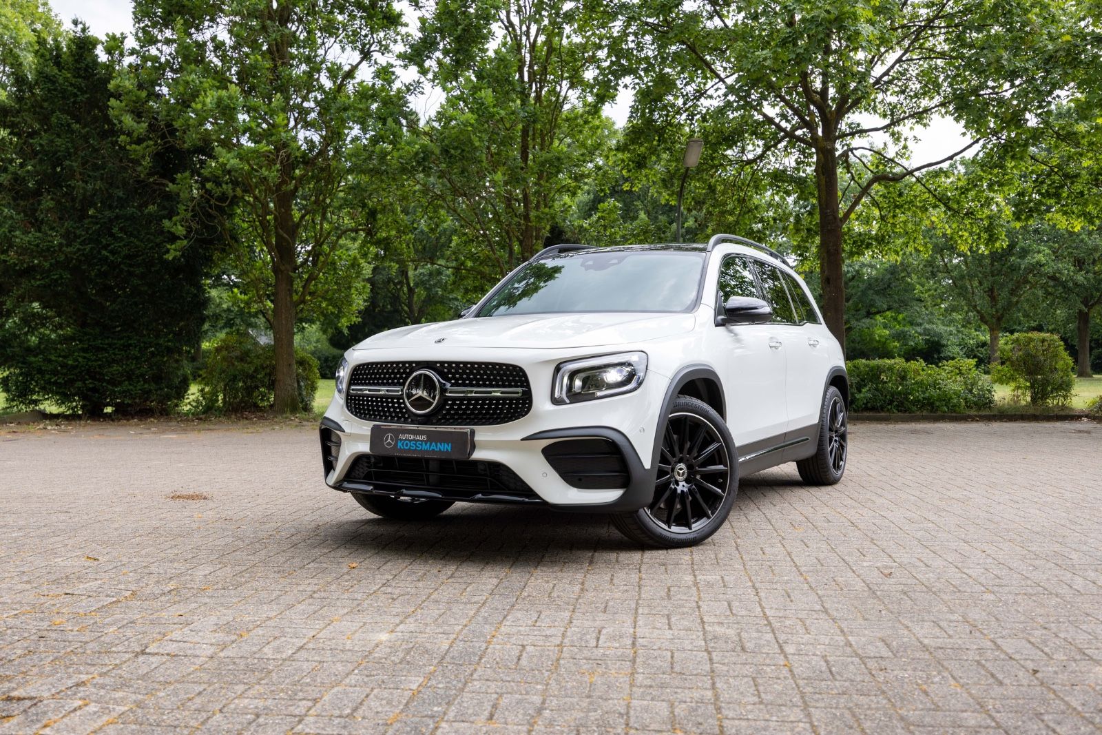MERCEDES-BENZ GLB 250 4M/AMG/PANO/KAM/19*/MULTBEAM/NIGHT