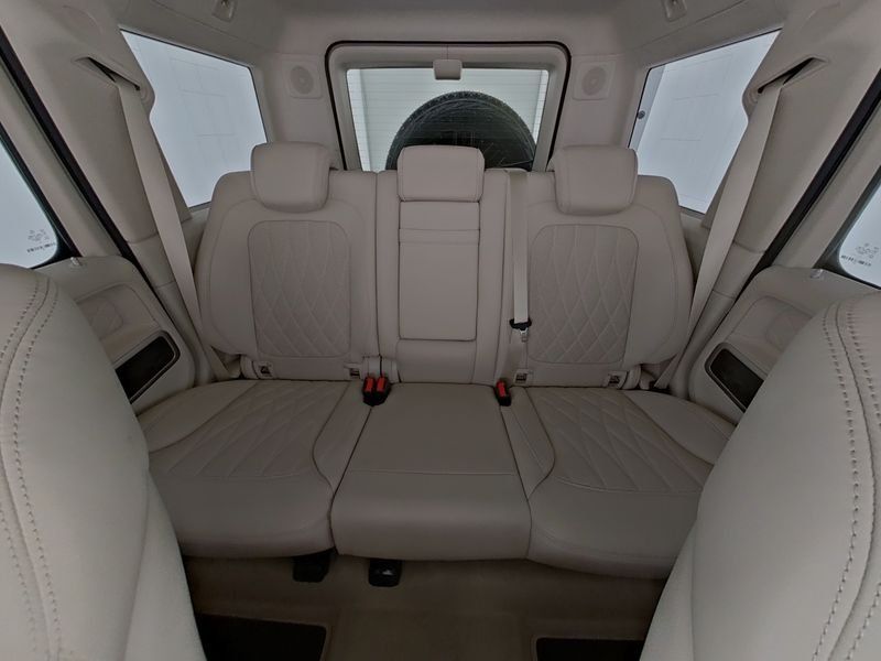 Fahrzeugabbildung Mercedes-Benz G63AMG 4x4² Dachträger Holzboden NightI+II MAGNO