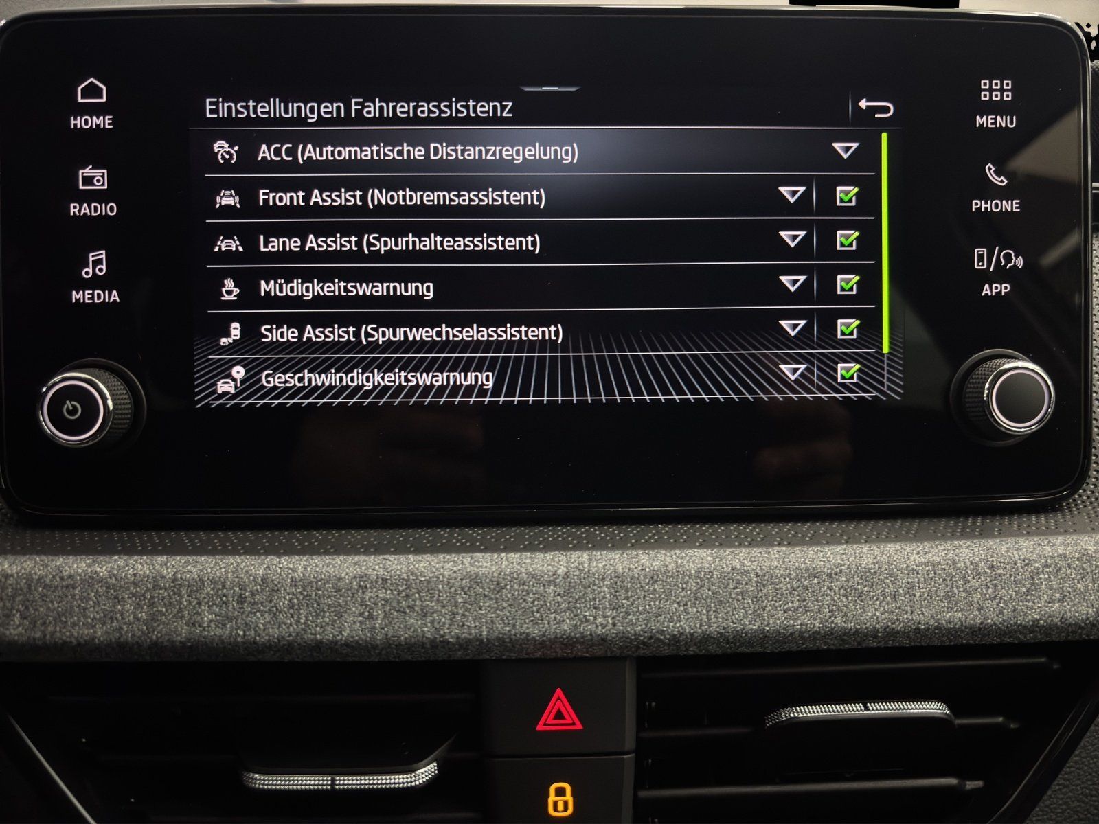 Fahrzeugabbildung SKODA Kamiq Tour 1,0 TSI 70 kW