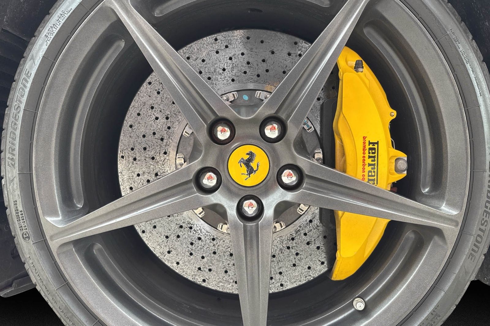 Fahrzeugabbildung Ferrari 458 Italia*ChallengeGrill*VollCarbon*LED Lenkrad
