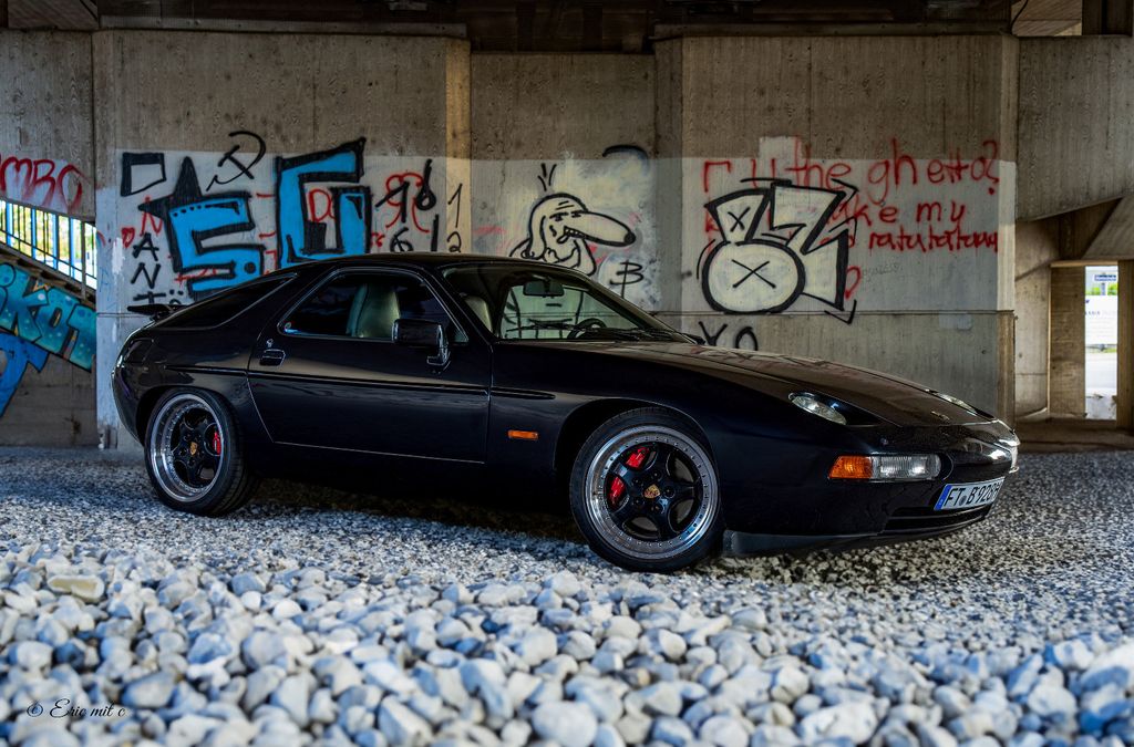 Porsche 928