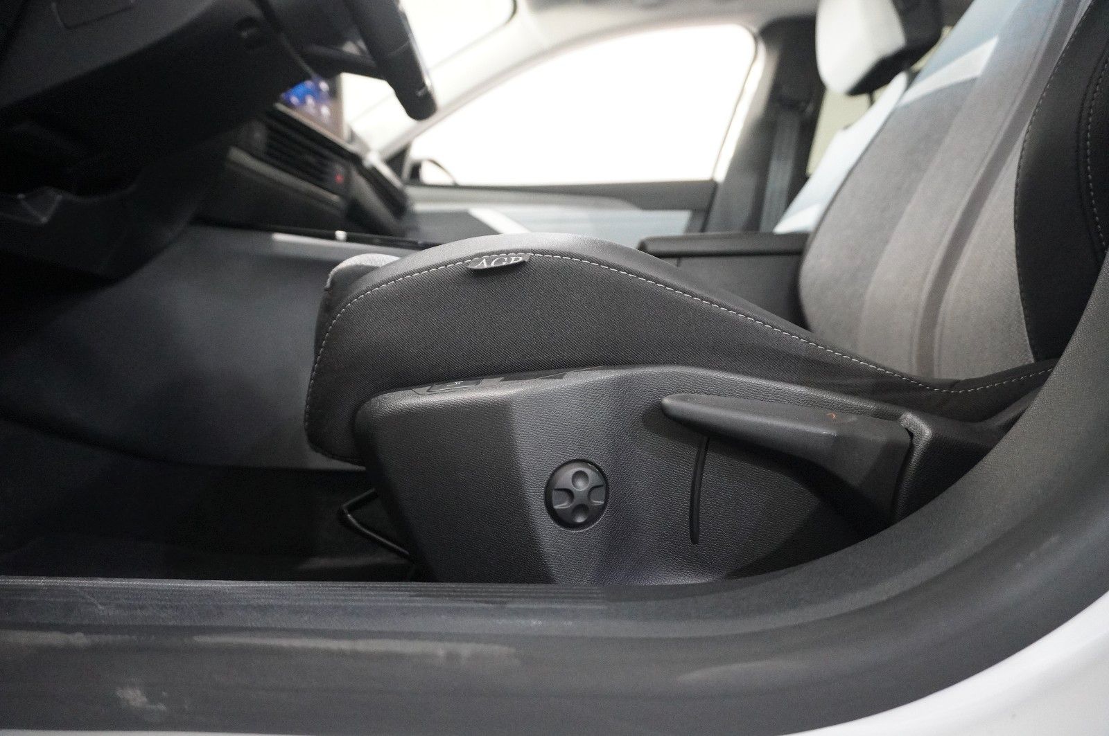 Fahrzeugabbildung Opel Astra L Lim. 1.2T ELEGANCE NAVI/LED/KAMERA/SPORT