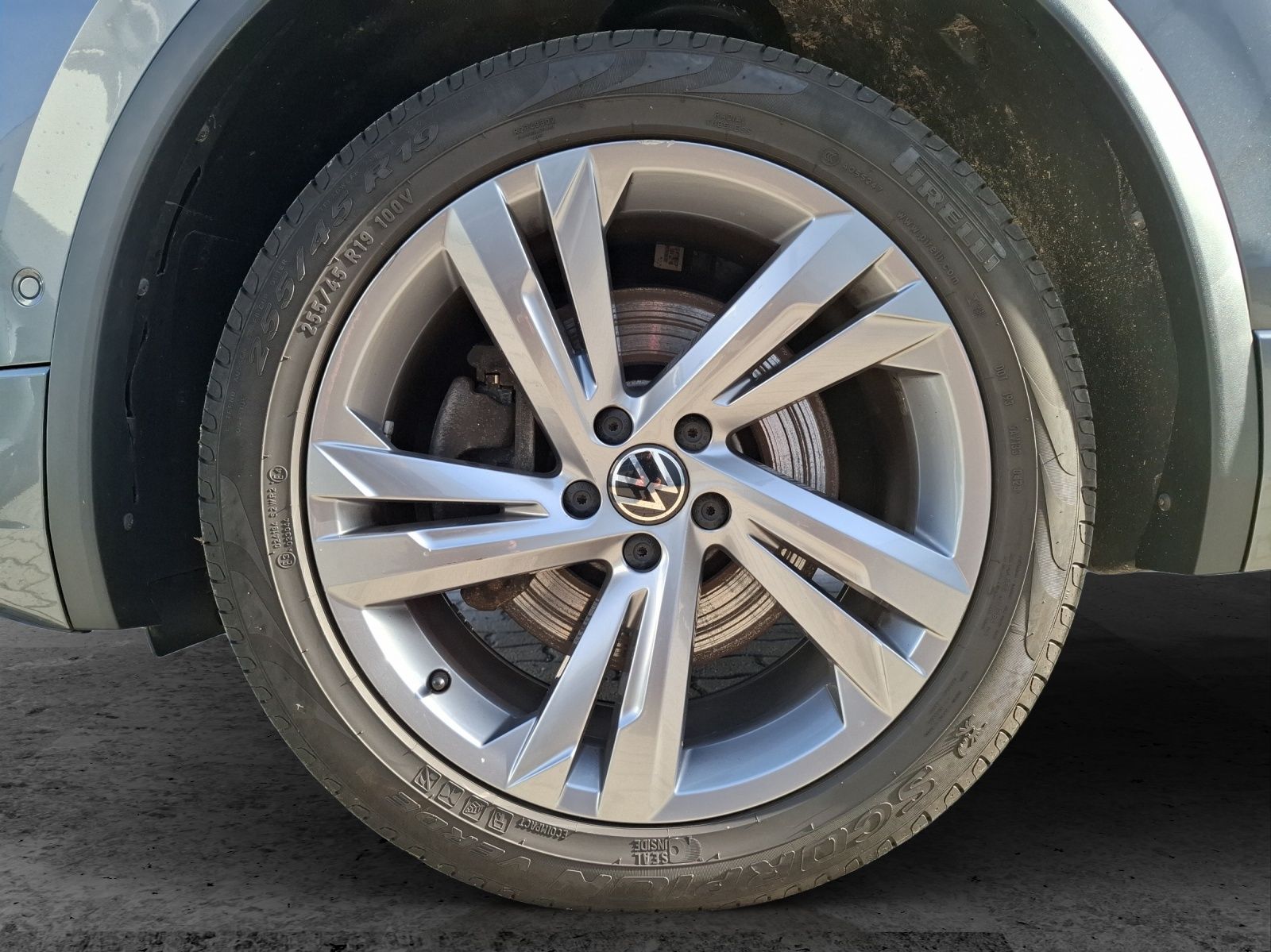 Fahrzeugabbildung Volkswagen Tiguan Allspace TDI R-Line DSG 4M Matrix AHK Nav