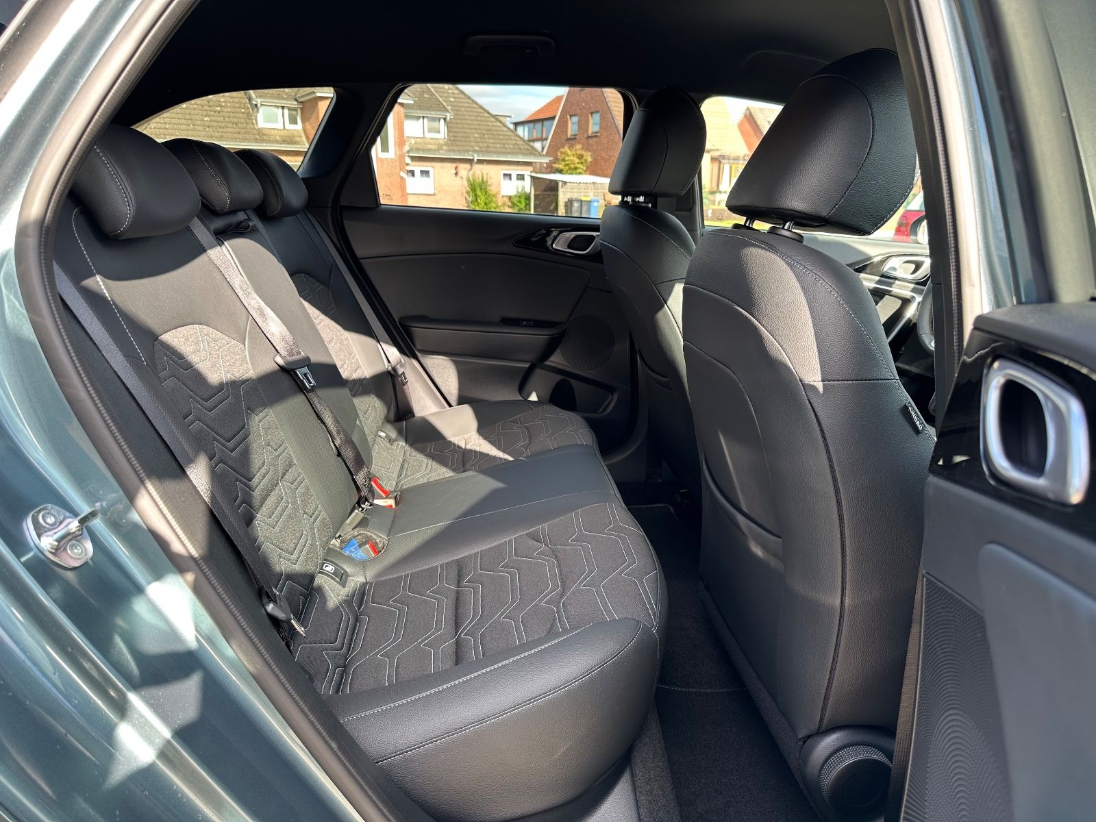 Fahrzeugabbildung Kia Ceed Sportswagon 1.0 T-GDi DCT Navi/GRA/Shzg/PDC