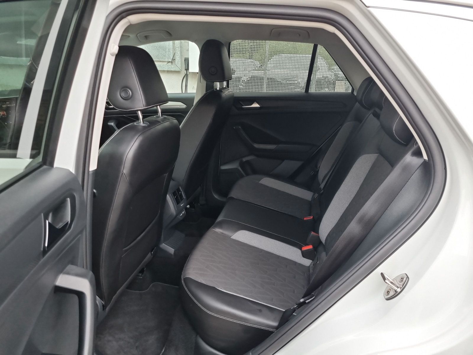 Fahrzeugabbildung Volkswagen T-Roc 1.0 TSI Goal LED NAVI SHZ ALLWETTER