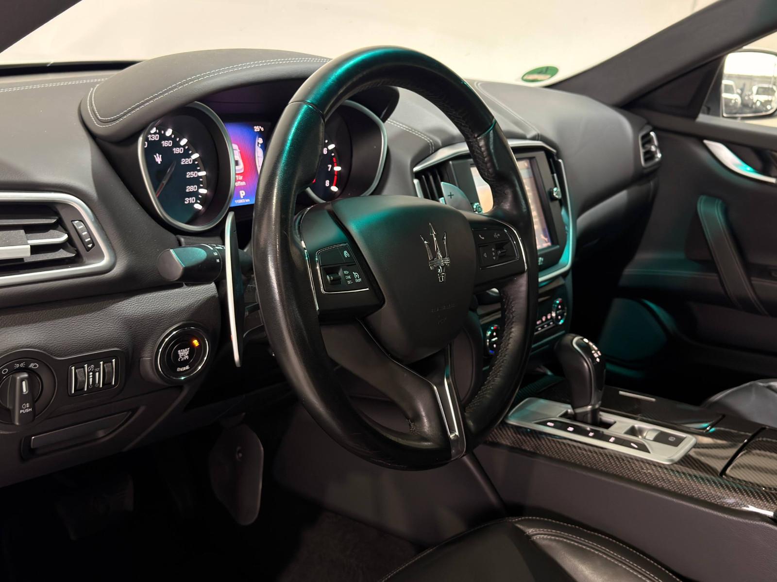 Maserati Ghibli SQ4 3.0 V6 409 ch • BVA • 4x4 • Cuir • Toit Panoramique