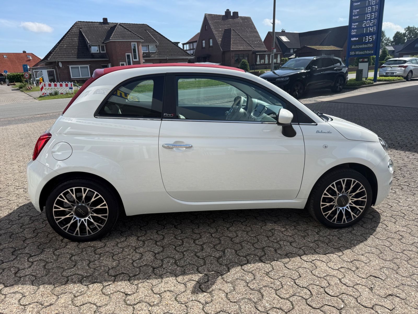 Fahrzeugabbildung Fiat 500 Cabrio Dolcevita Mild-Hybrid Navi/PDC