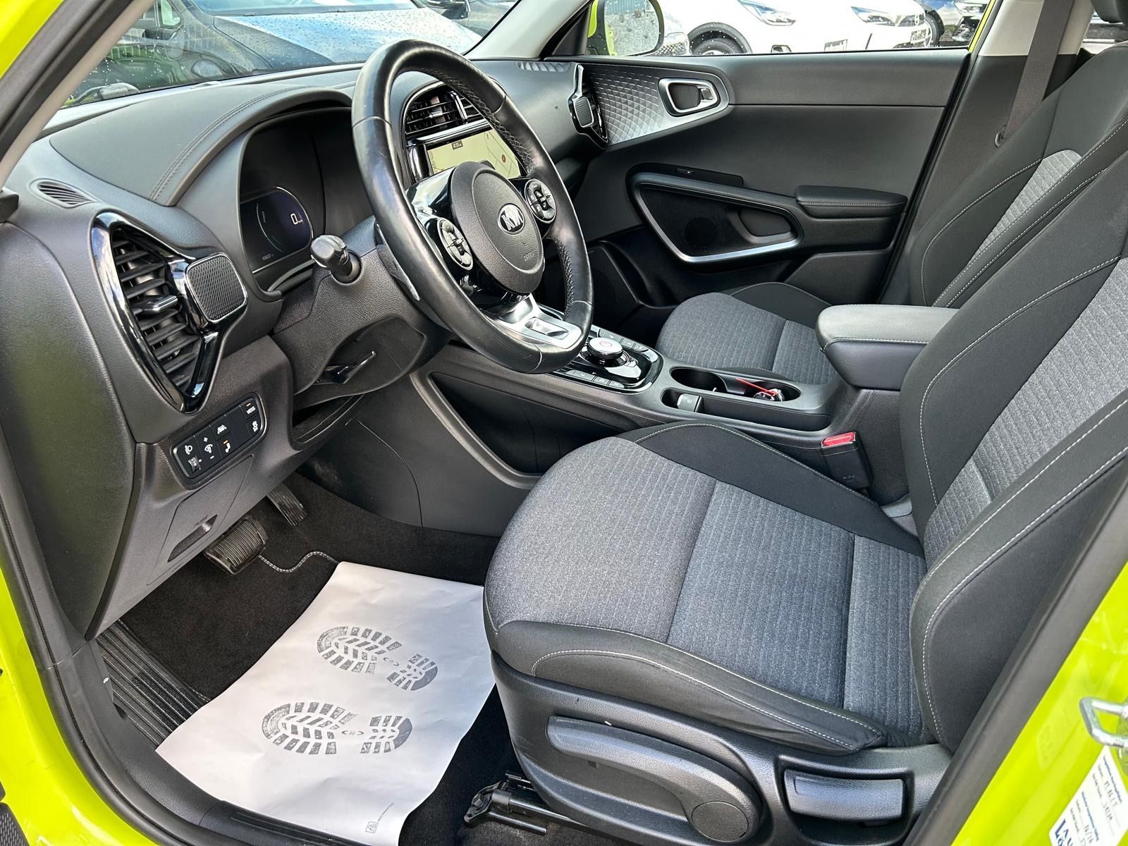 Fahrzeugabbildung Kia e-Soul°64 kWh°CCS°3 Phasen°1.Hand°Kamera°LED°