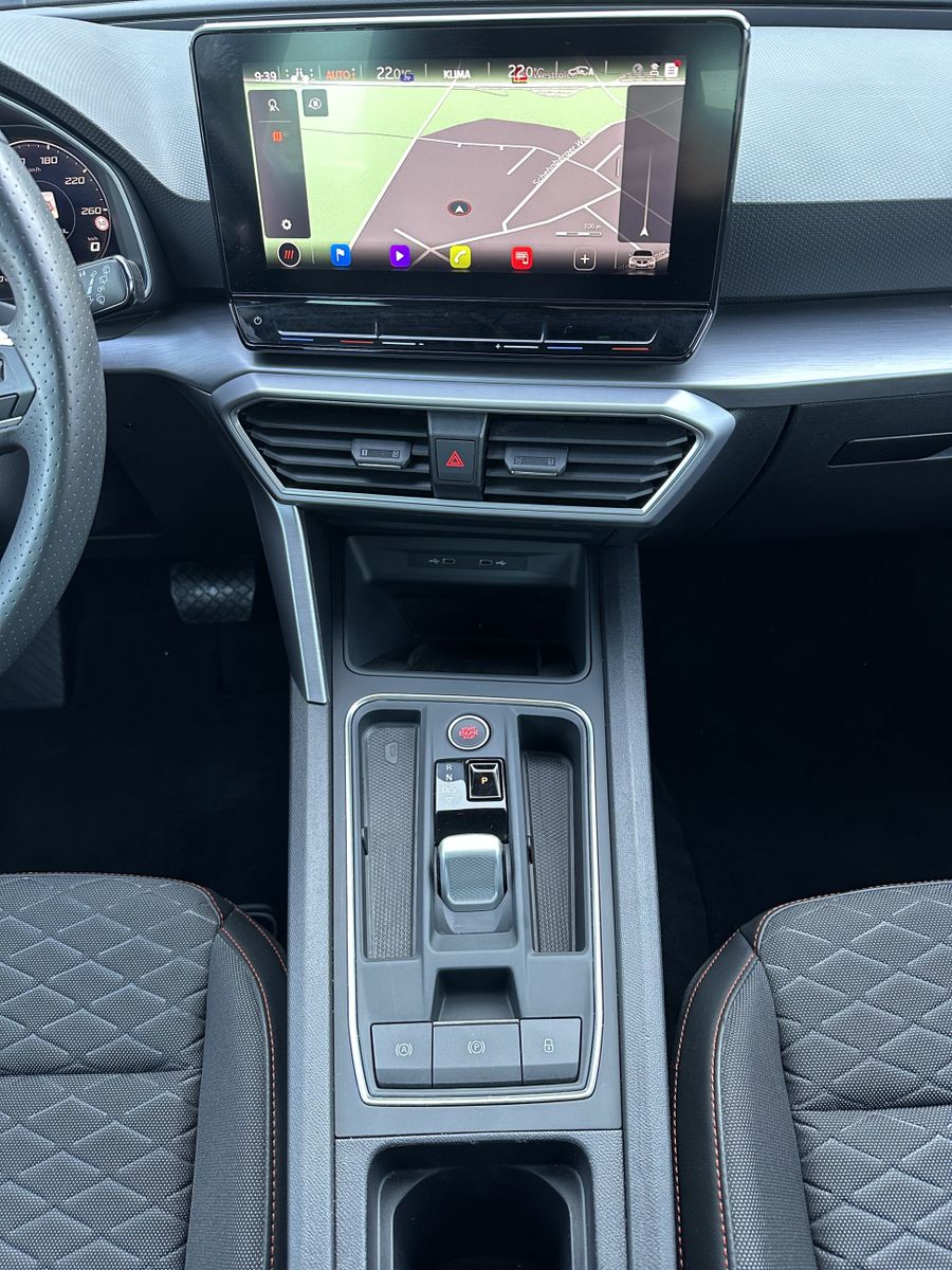 Fahrzeugabbildung SEAT Leon 2.0 TDI DSG FR NAV+LED+ACC+CARPLAY+17ZO+1HD