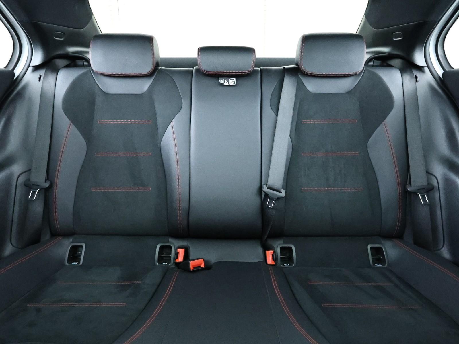 Mercedes-Benz A-Class Lim. AMG Line Pano LED Kamera Navi, миниатюра 15