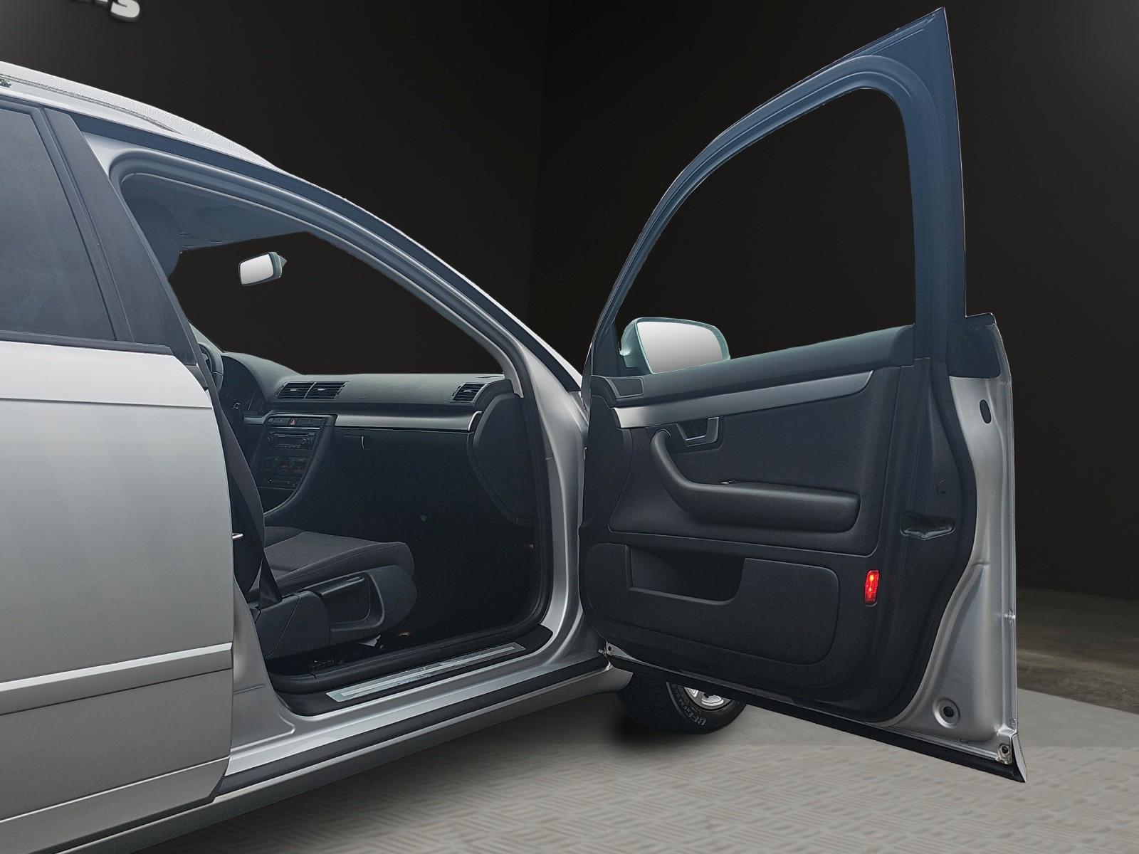 Audi A4 2006 — photo 35