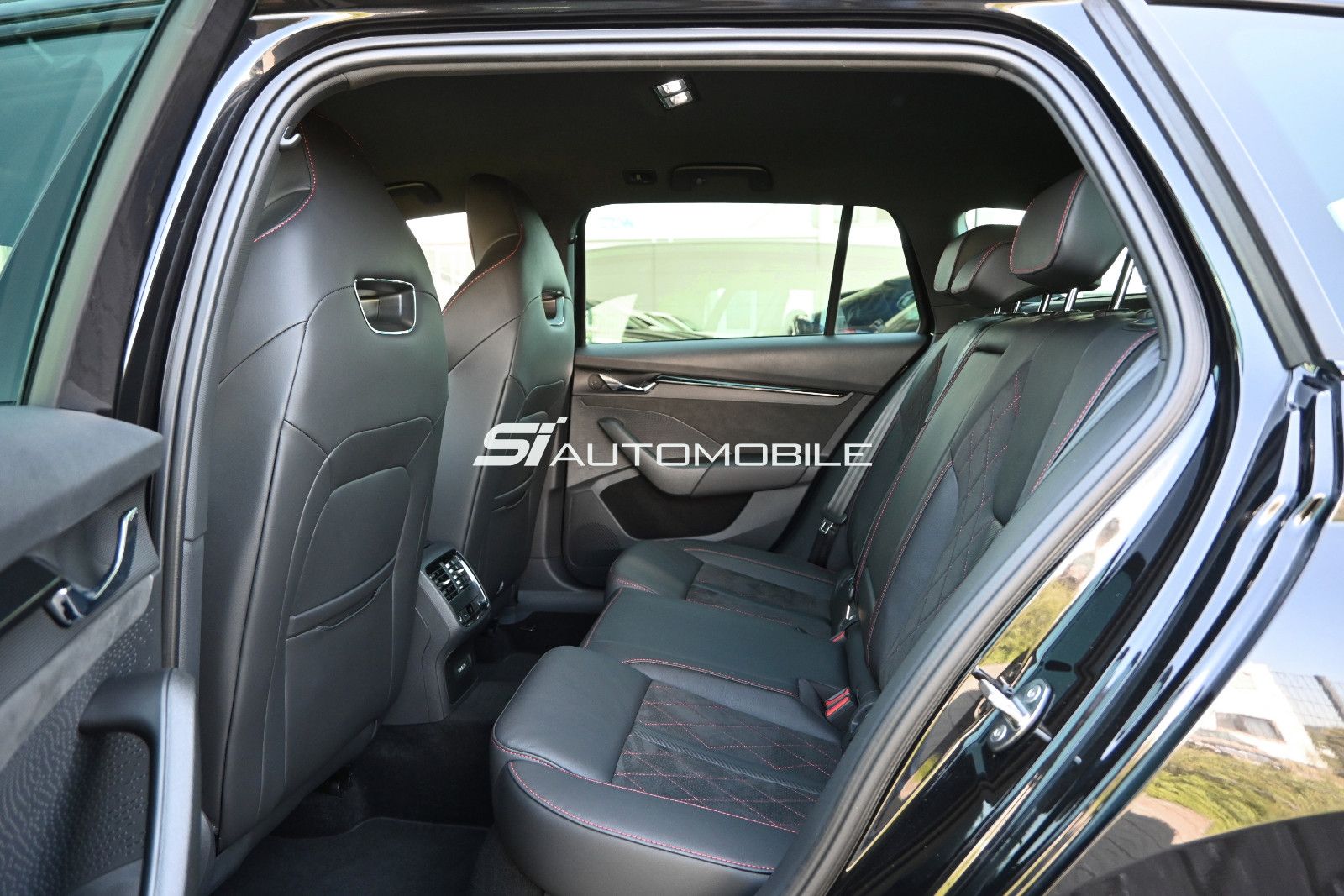 Fahrzeugabbildung SKODA Octavia 2.0 TDI DSG 4x4 RS Combi °AHK°STHZ°DCC°