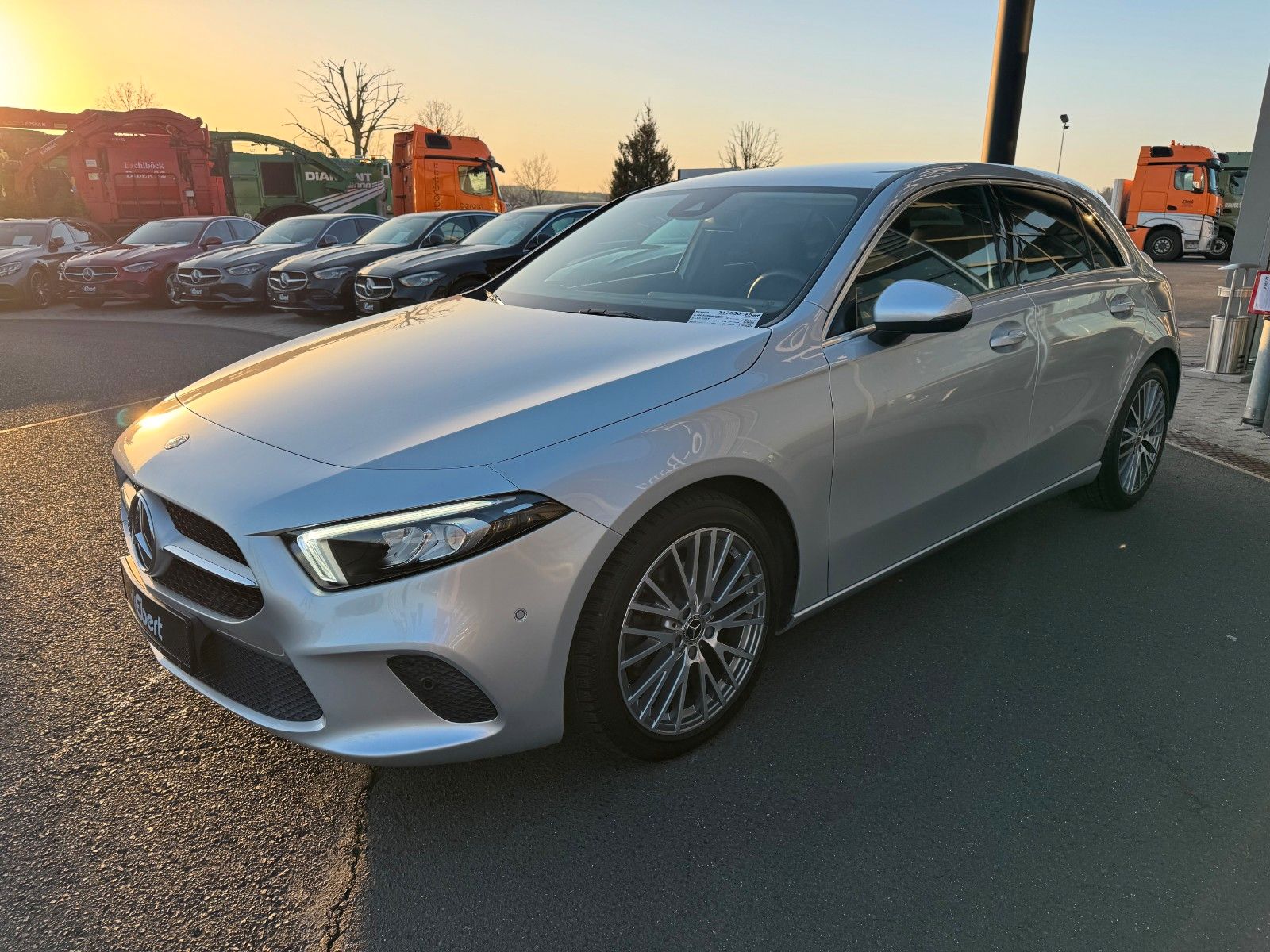 Fahrzeugabbildung Mercedes-Benz A 180 Progressive+LED+Ambiente+RFK+TotW