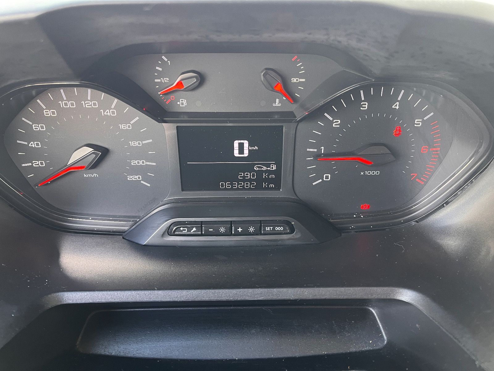 Fahrzeugabbildung Peugeot Partner Premium L2