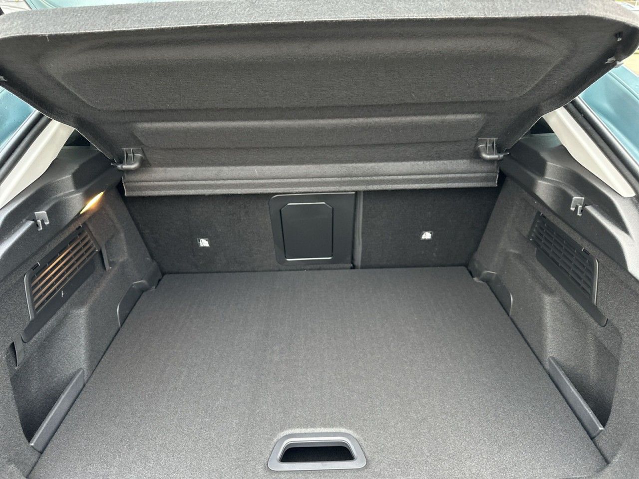 Fahrzeugabbildung Citroën C4 PureTech 130 SHINE