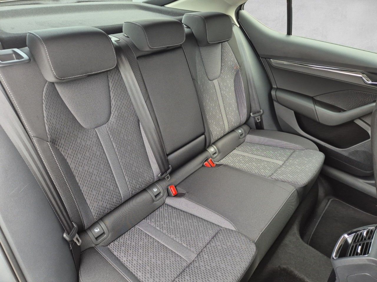 Fahrzeugabbildung SKODA Octavia Lim. Style iV PHEV Plug-In-Hybrid ACC