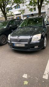 Toyota Avensis - Toyota Avensis aus 2004 mit Diesel-Antrieb