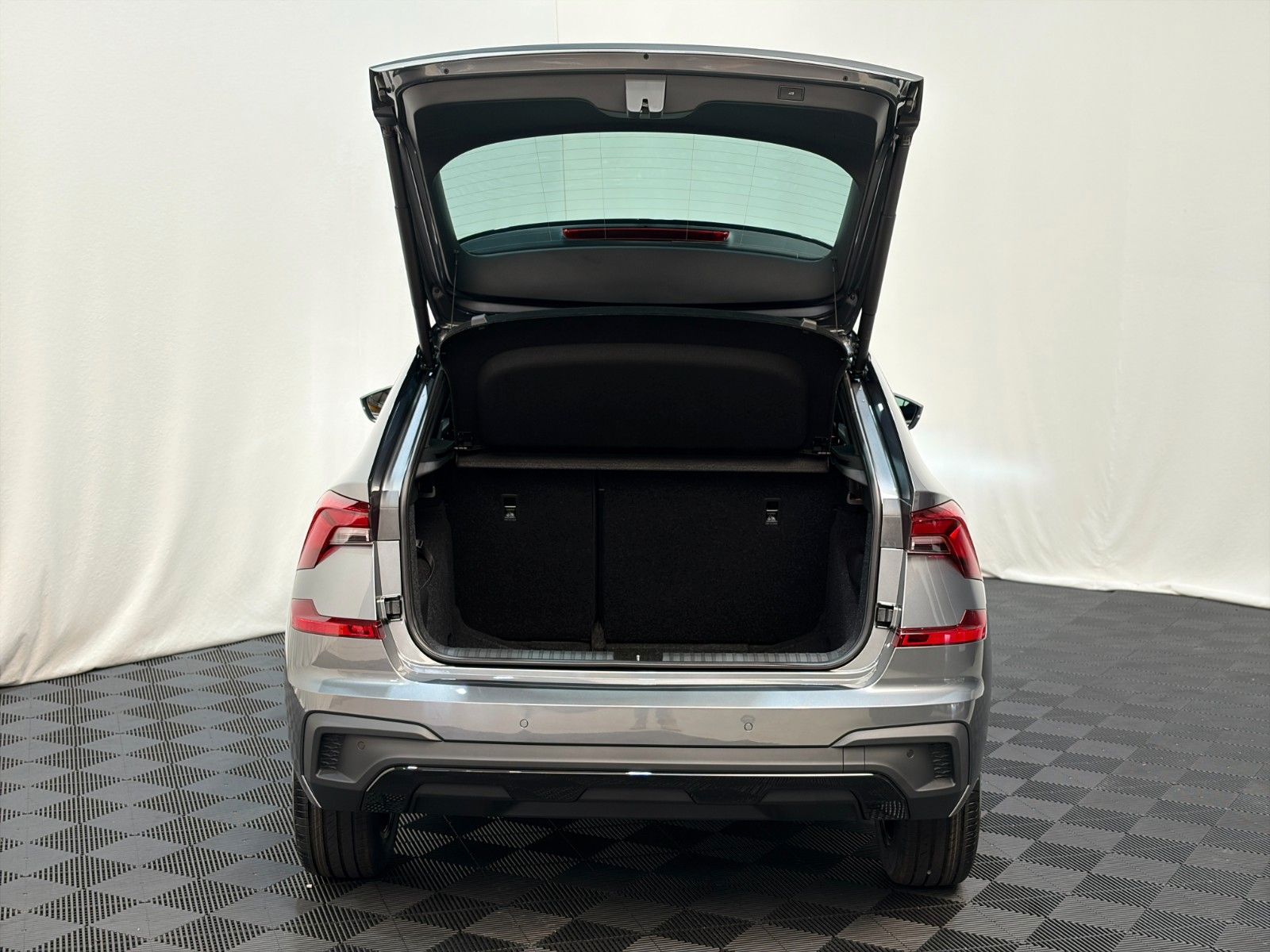 Fahrzeugabbildung SKODA Kamiq Monte Carlo / AHK / Matrix