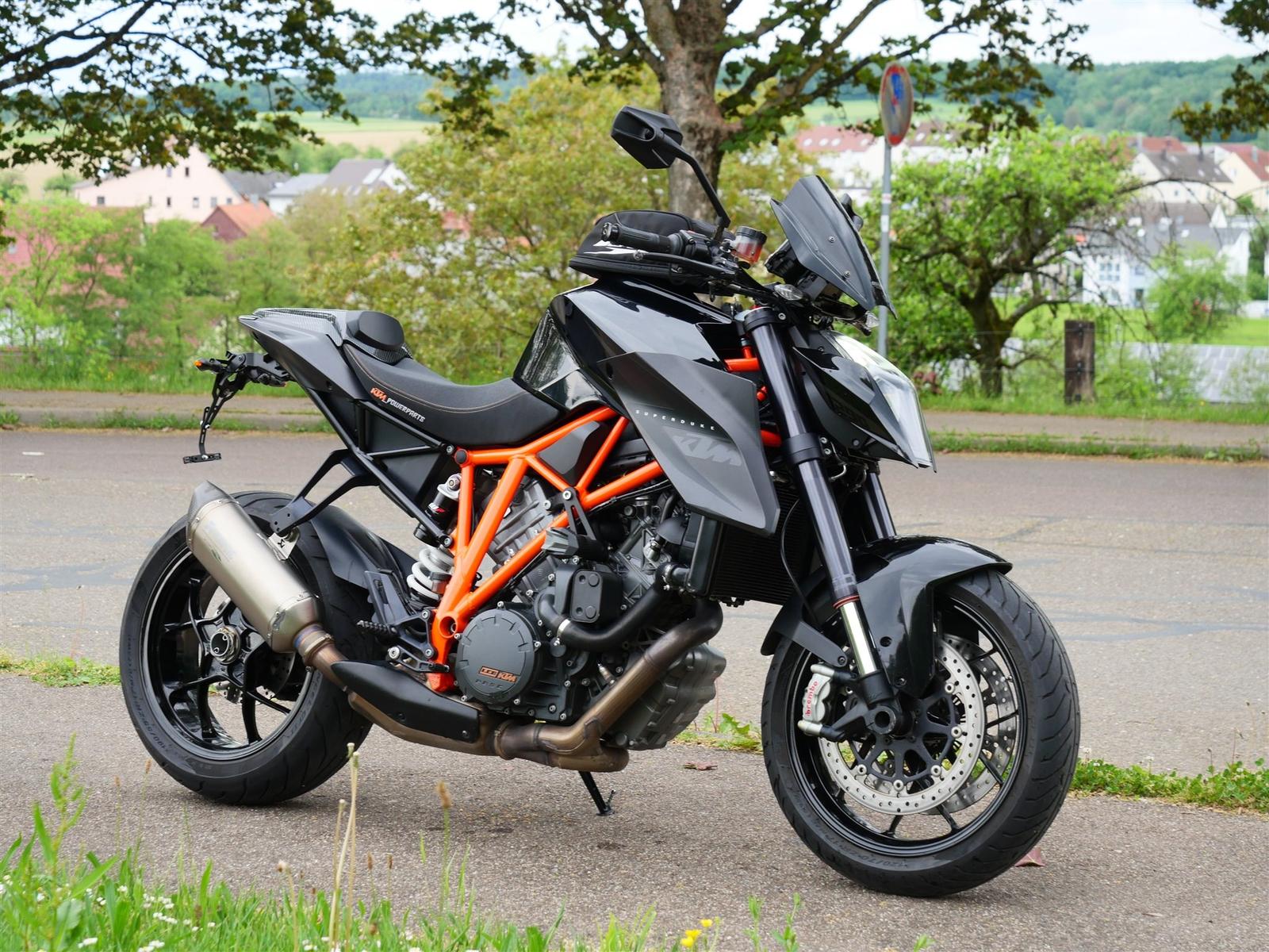 KTM 1290 Super Duke R Carbon Abdeckung, Akrapovic