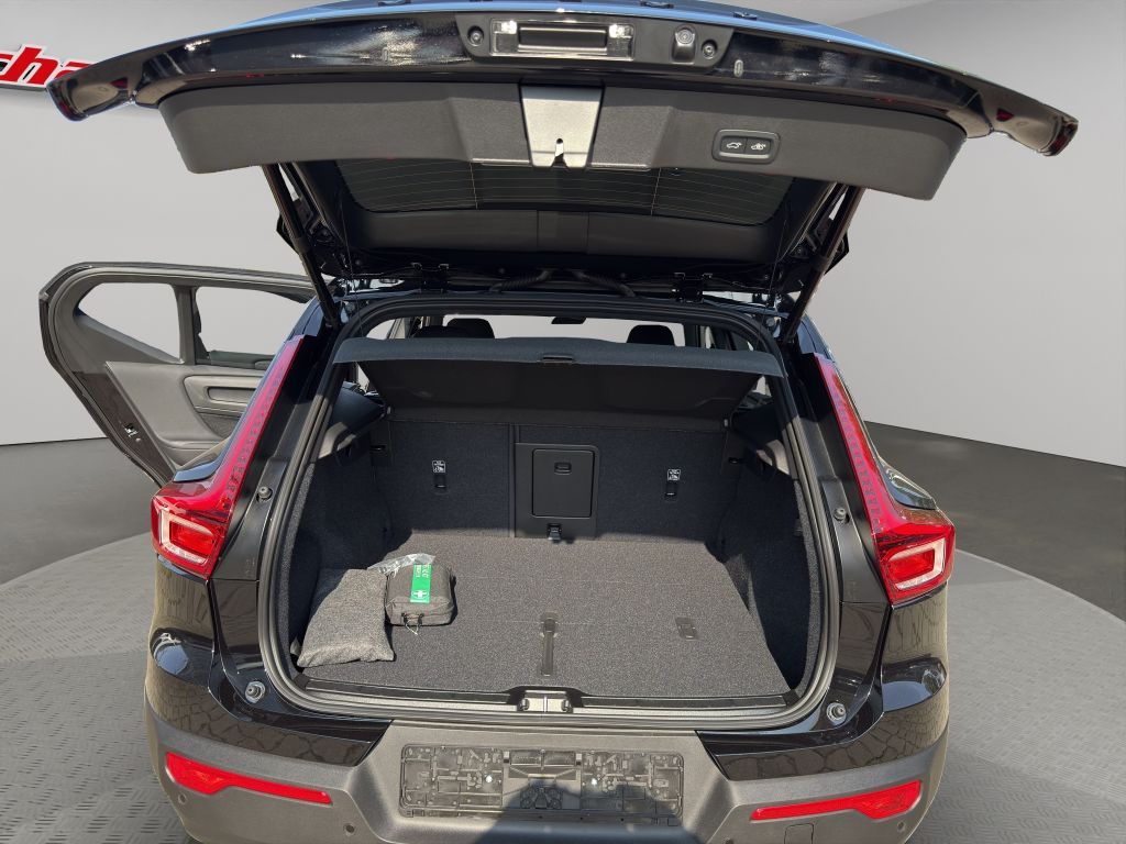 Fahrzeugabbildung Volvo XC40 B4 B DKG Ultra Black Edition+SOFORT