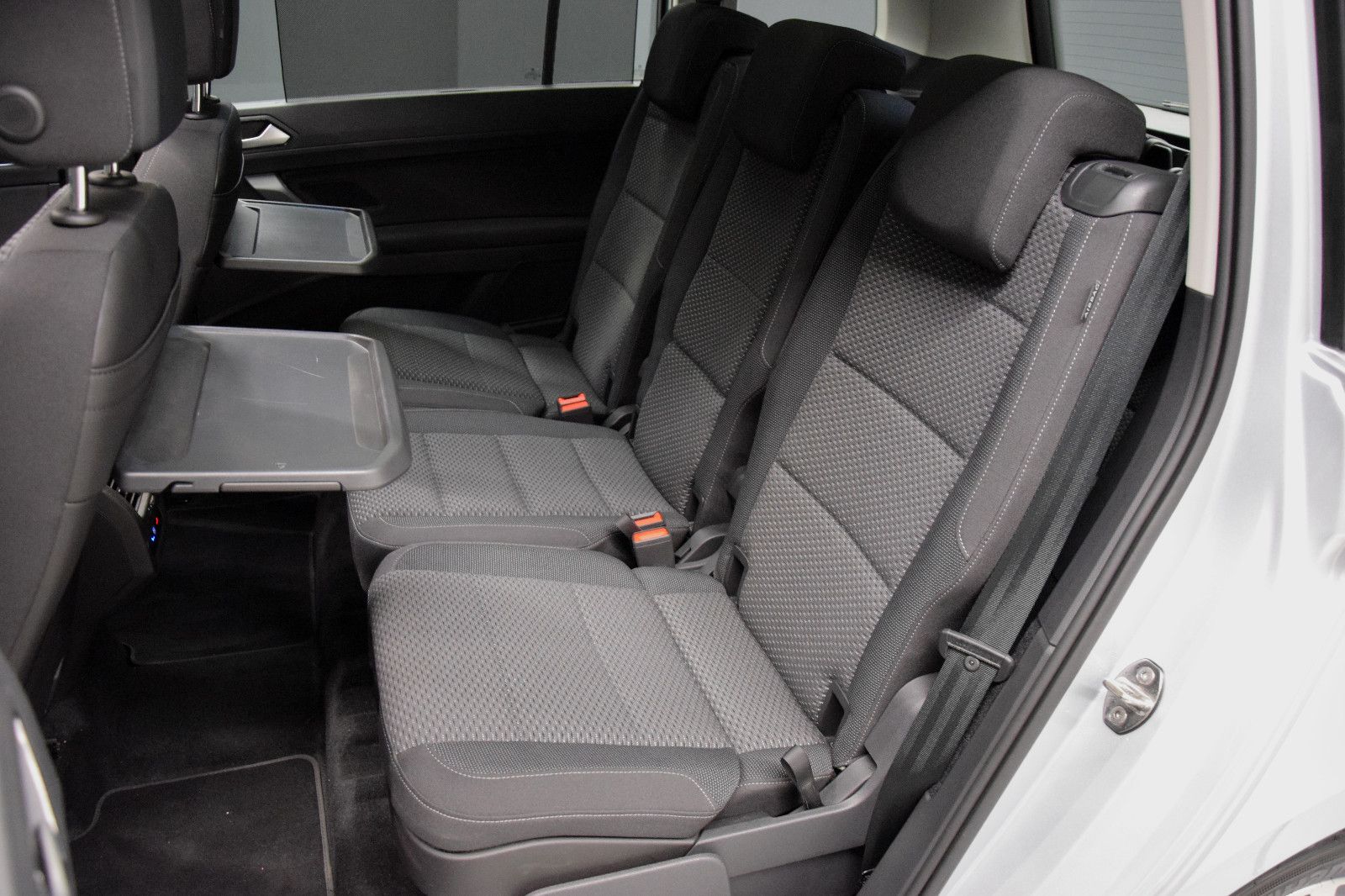 Fahrzeugabbildung Volkswagen Touran Comfortline DSG EasyOpen 7-Sitze ACC Pano