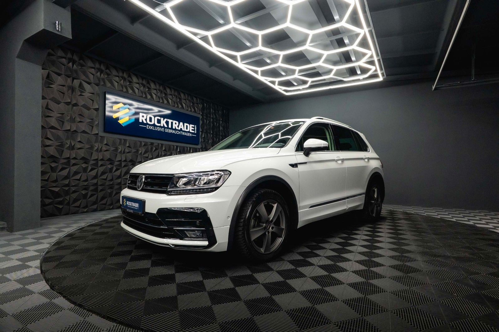Fahrzeugabbildung Volkswagen Tiguan Comfortline R-Line+ 4Motion *LED*ACC*DAB*