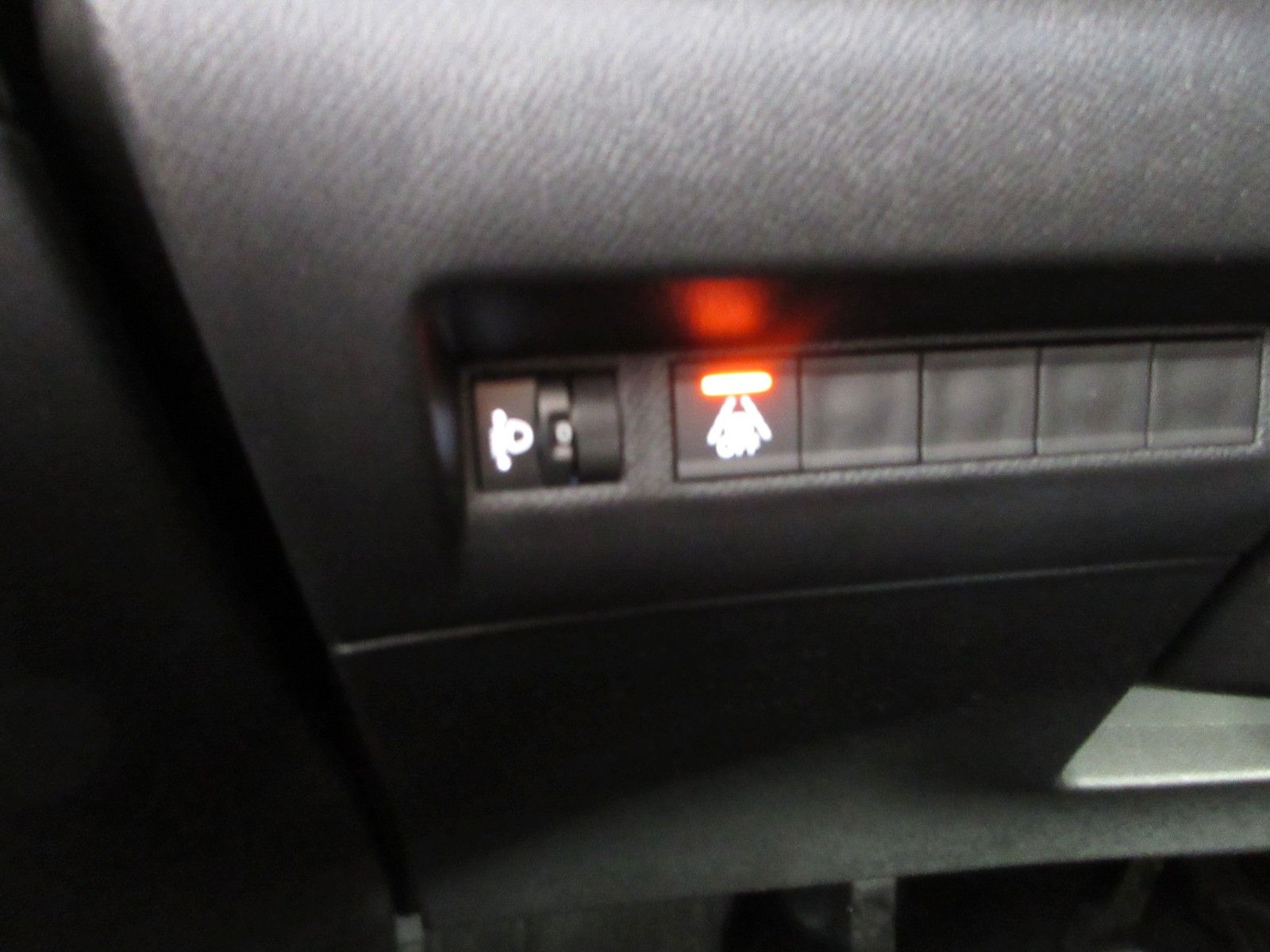 Fahrzeugabbildung Peugeot 208 Active Pack 1.2T LED/NAVI/PDC/ALU/TEMPOMAT