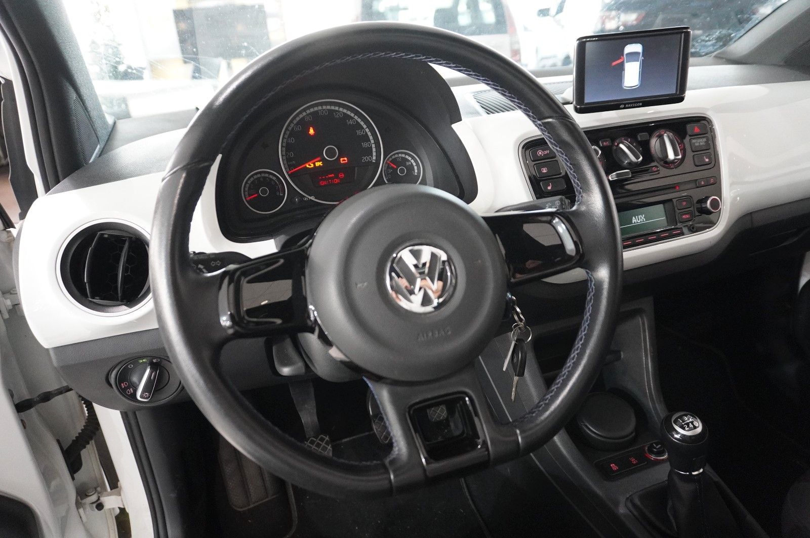 Fahrzeugabbildung Volkswagen up! 1.0 CLUB 5-TÜR NAVI/SPORT/PANO./SHZ/PDC/TEMP