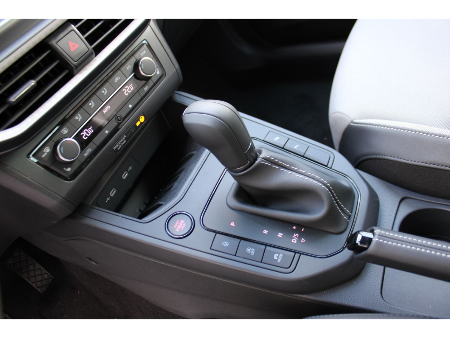 Fahrzeugabbildung SEAT Arona 1.5 TSI 110 kW FR DSG 10J Gar. ACC LED AHK