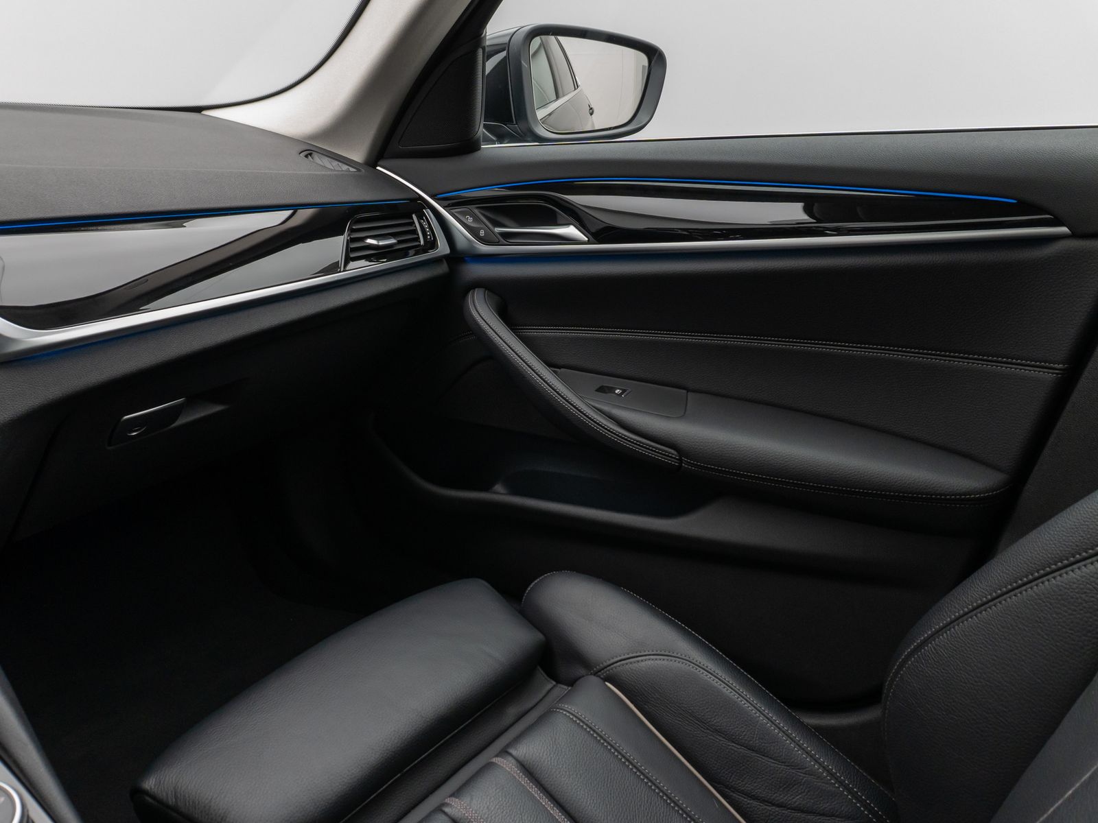Fahrzeugabbildung BMW 530e Kamera DAB HiFi CockPitPro Fernlichtassist