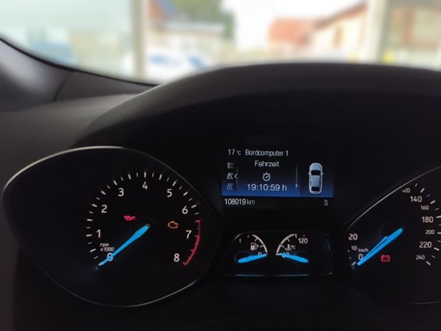 Fahrzeugabbildung Ford Kuga 1.5 EcoBoost ST-Line NAVI WINTERPAKET FRONT