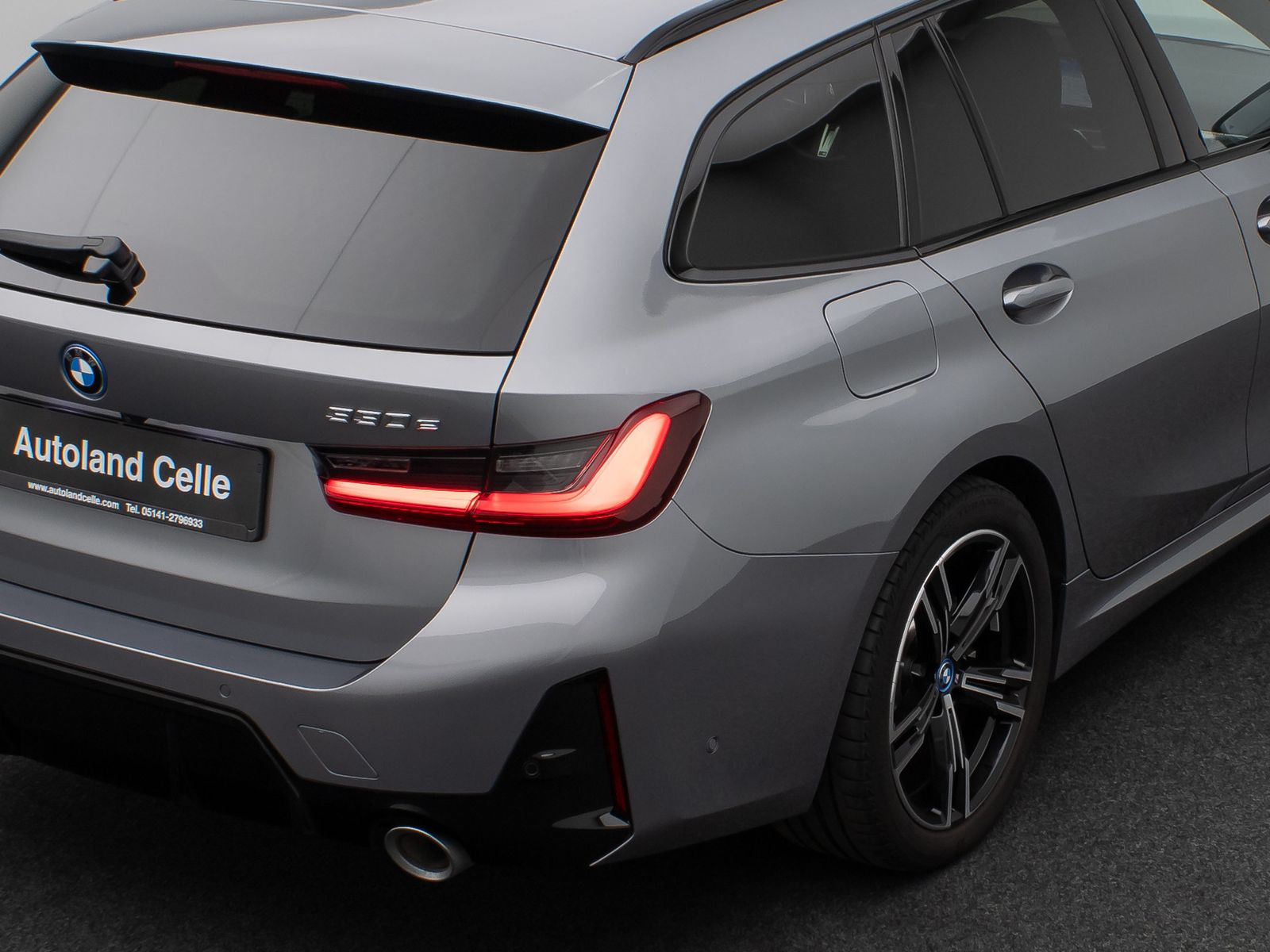 Fahrzeugabbildung BMW 330e M Sport Panorama Kamera HUD DAB HiFi AHK