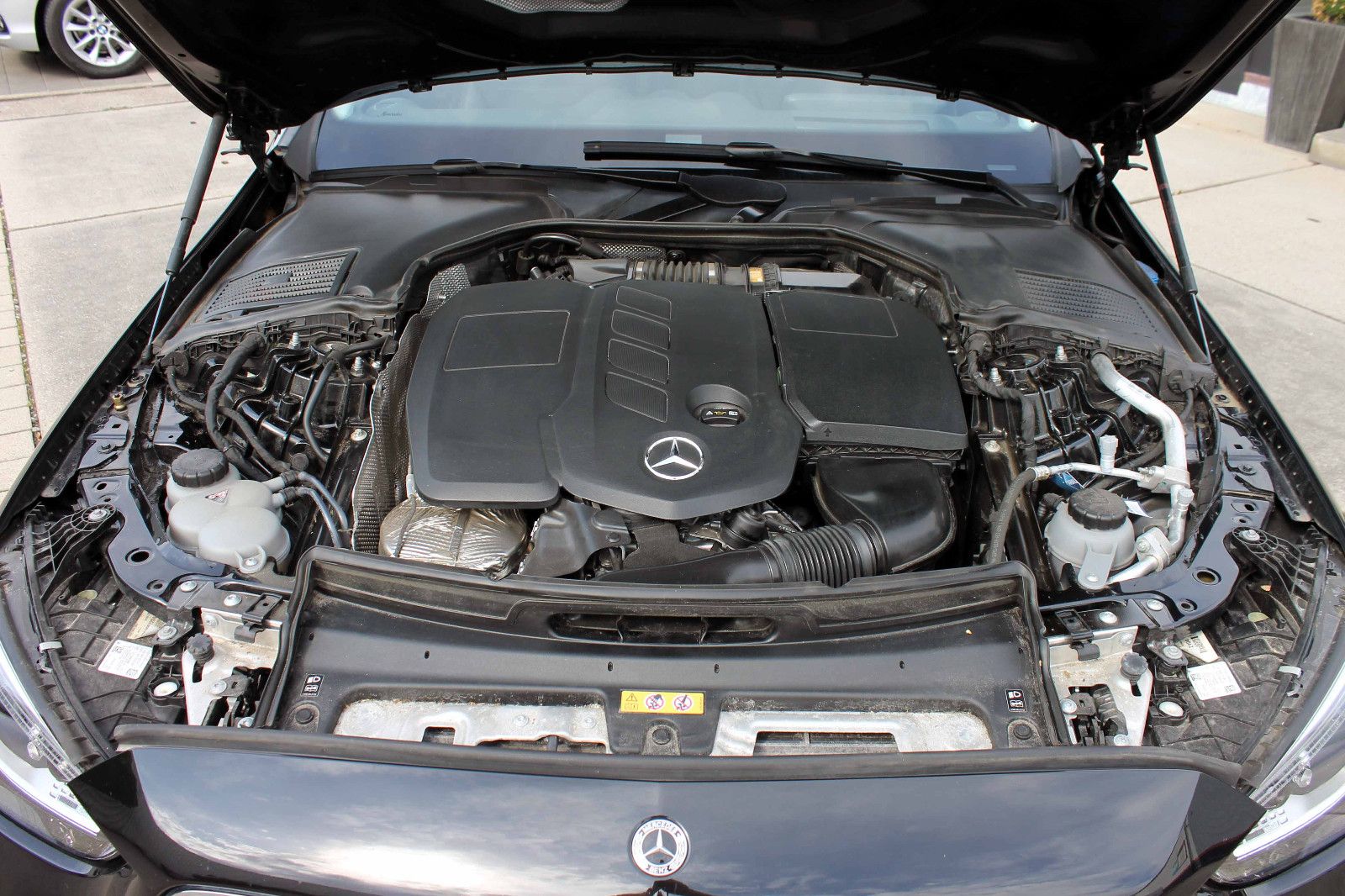 Fahrzeugabbildung Mercedes-Benz C220d T-Modell Avantgarde LED ACC 360° AHK AMBI