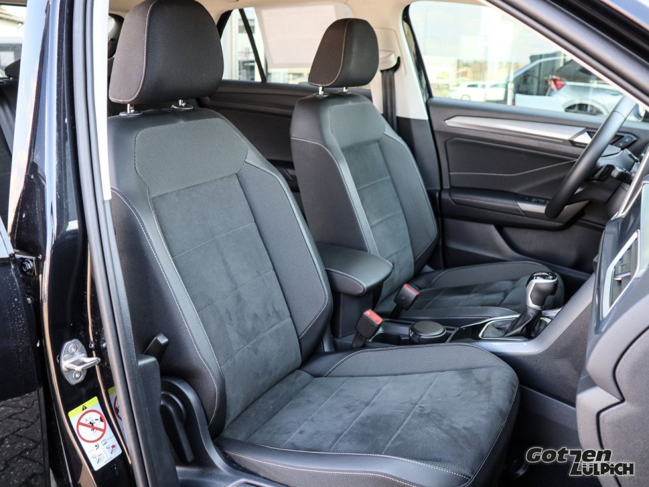 Fahrzeugabbildung Volkswagen T-Roc Style 1.5 TSI DSG Navi AHK LED PDC Klima