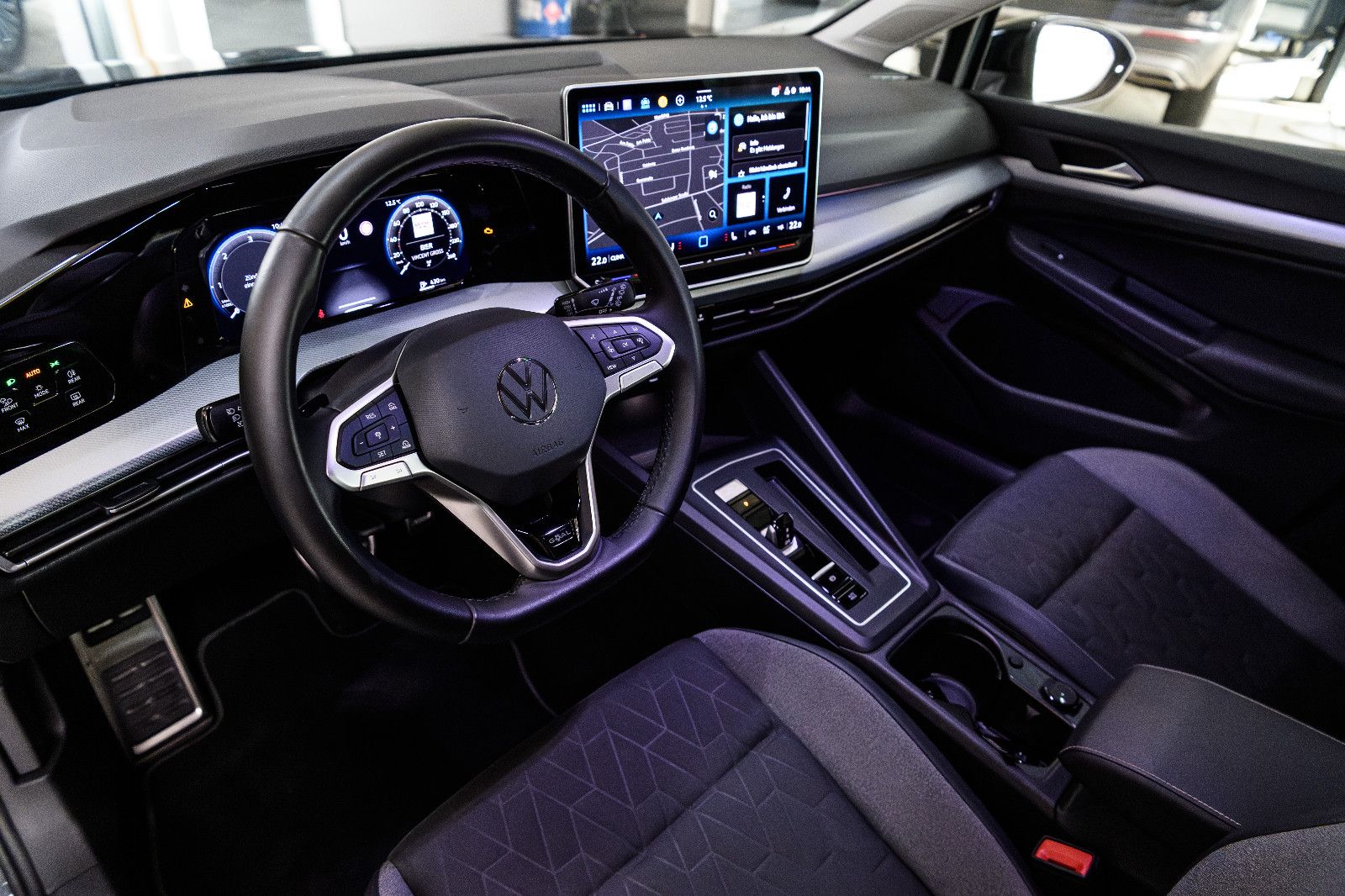 Fahrzeugabbildung Volkswagen Golf VIII Variant Goal 2.0 TDI IQ-LED+AHK+360°KA