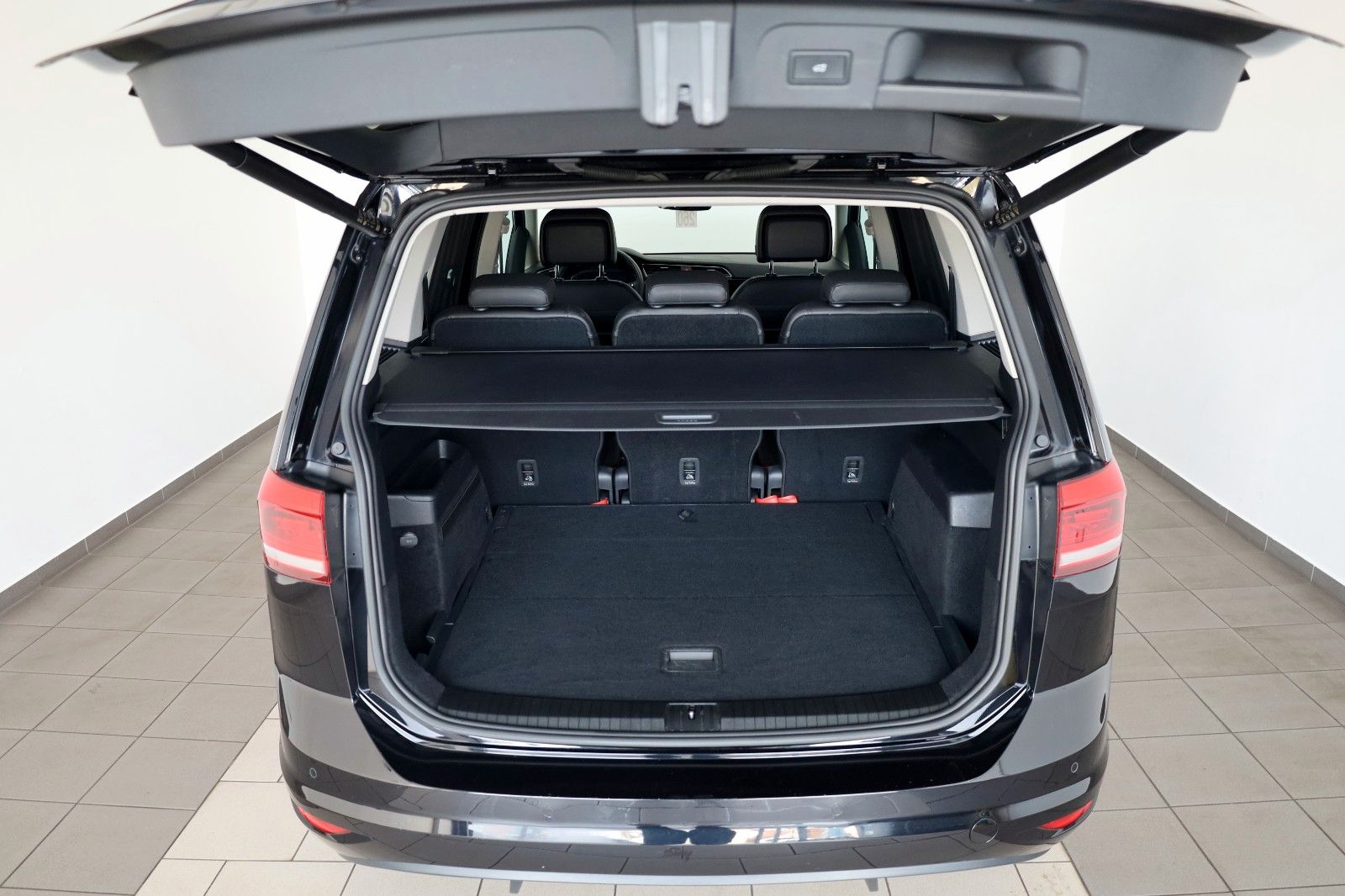 Fahrzeugabbildung Volkswagen Touran Highline Leder,Navi,LED,ACC,Panorama,SH