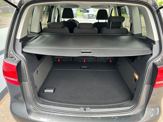 Fahrzeugabbildung Volkswagen Touran Highline DSG+NaviZB+SHZ+Allwetter+PDC+